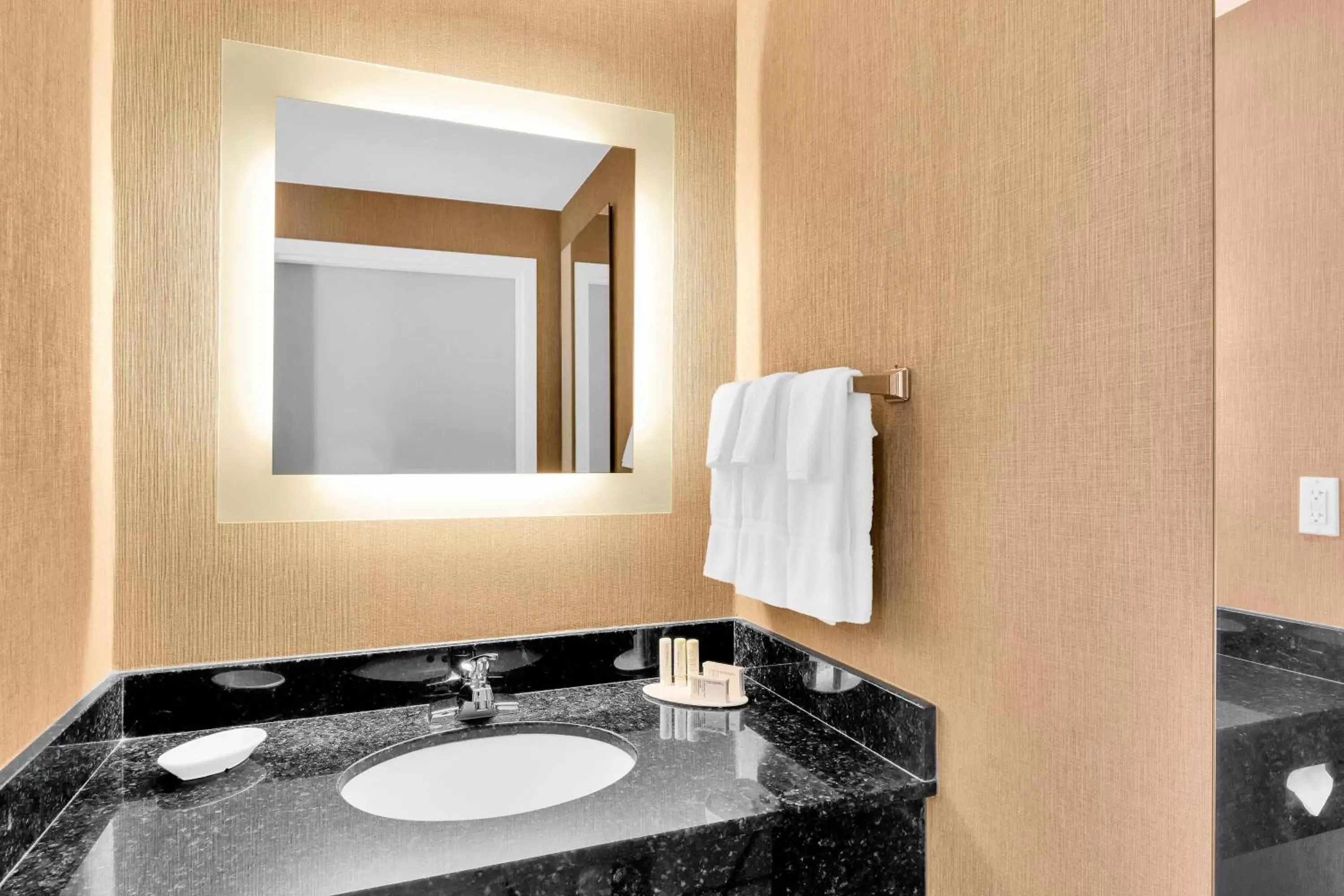 Bathroom in SpringHill Suites by Marriott Tarrytown Westchester County