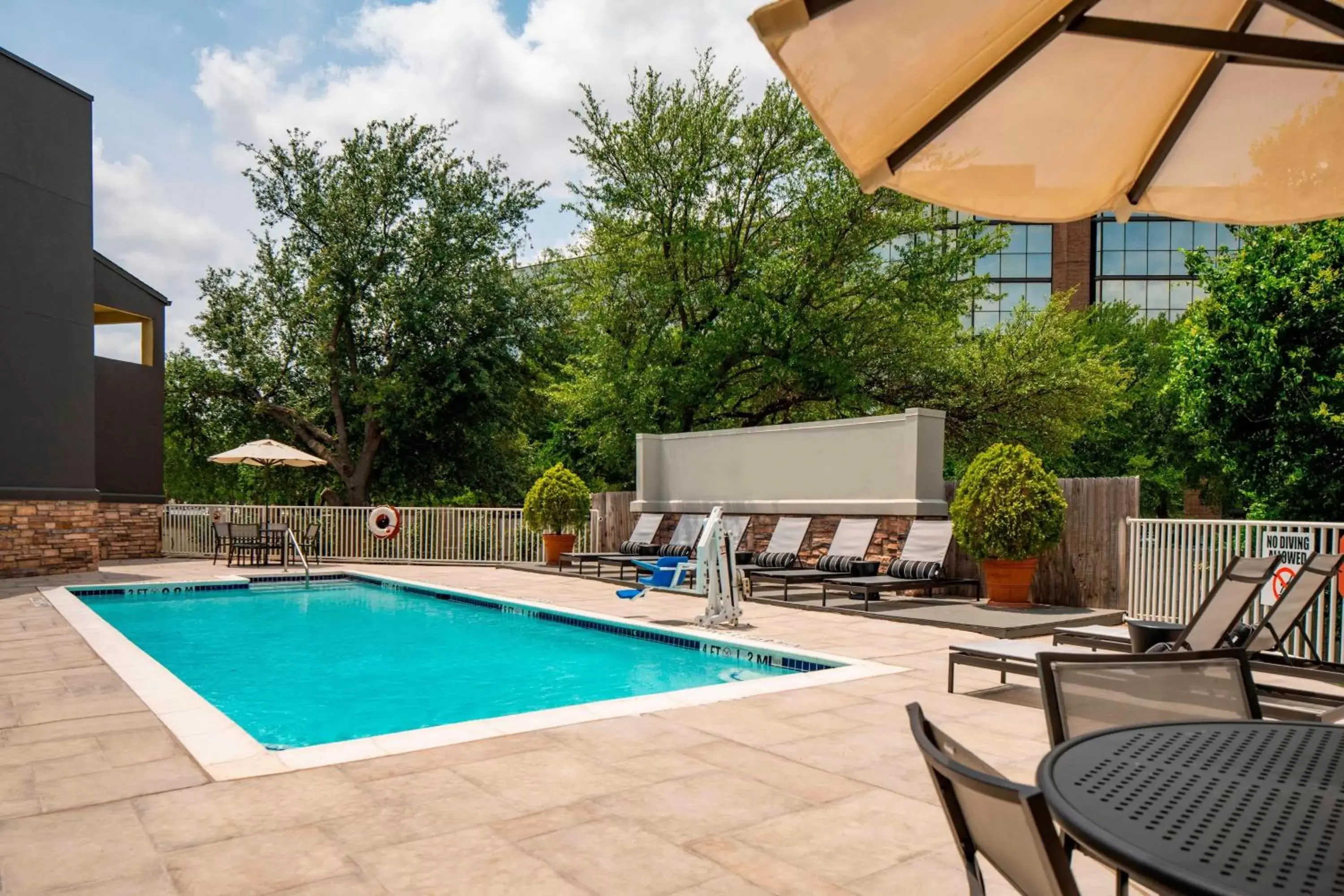 Swimming Pool in Four Points by Sheraton Dallas Arlington Entertainment District