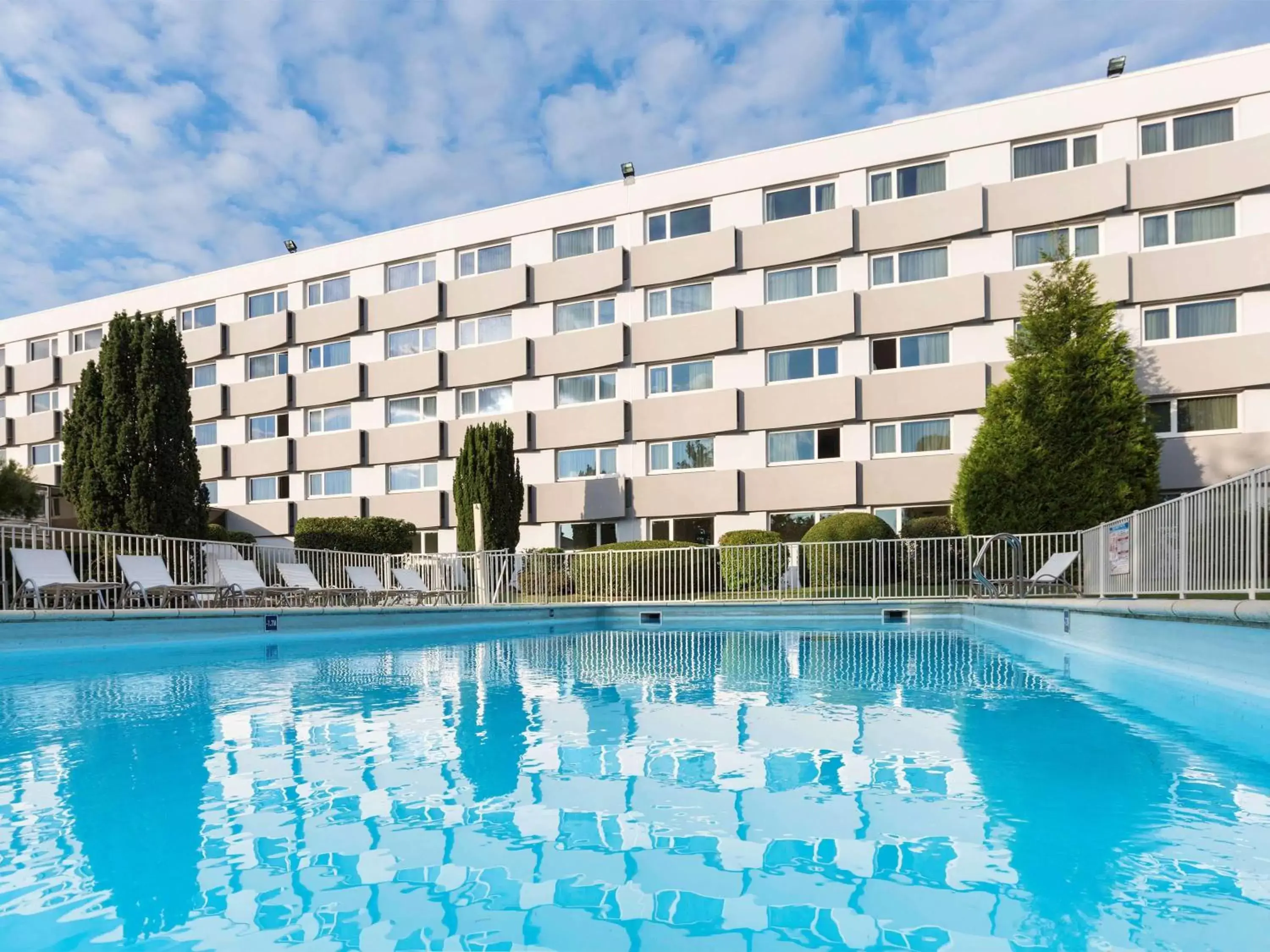 On site, Swimming Pool in Novotel Paris Nord Expo Aulnay