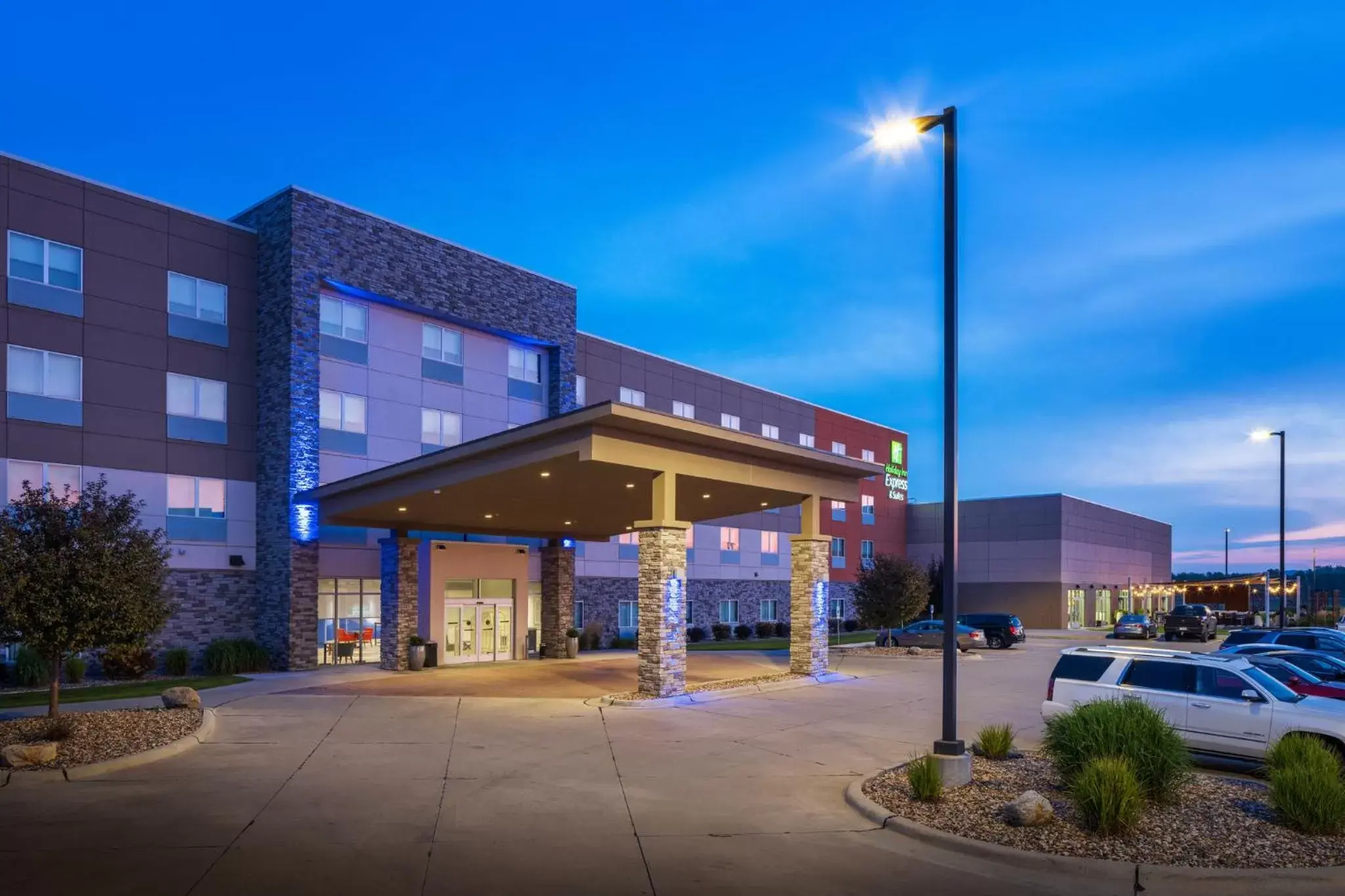 Property building in Holiday Inn Express & Suites Sioux City North - Event Center by IHG Property building in Holiday Inn Express & Suites Sioux City North - Event Center by IHG