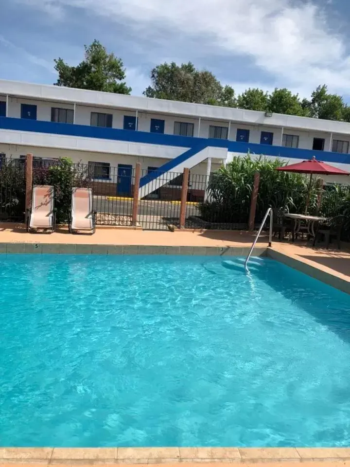 Swimming Pool in Motel 6-Canon City, CO 719-458-1216