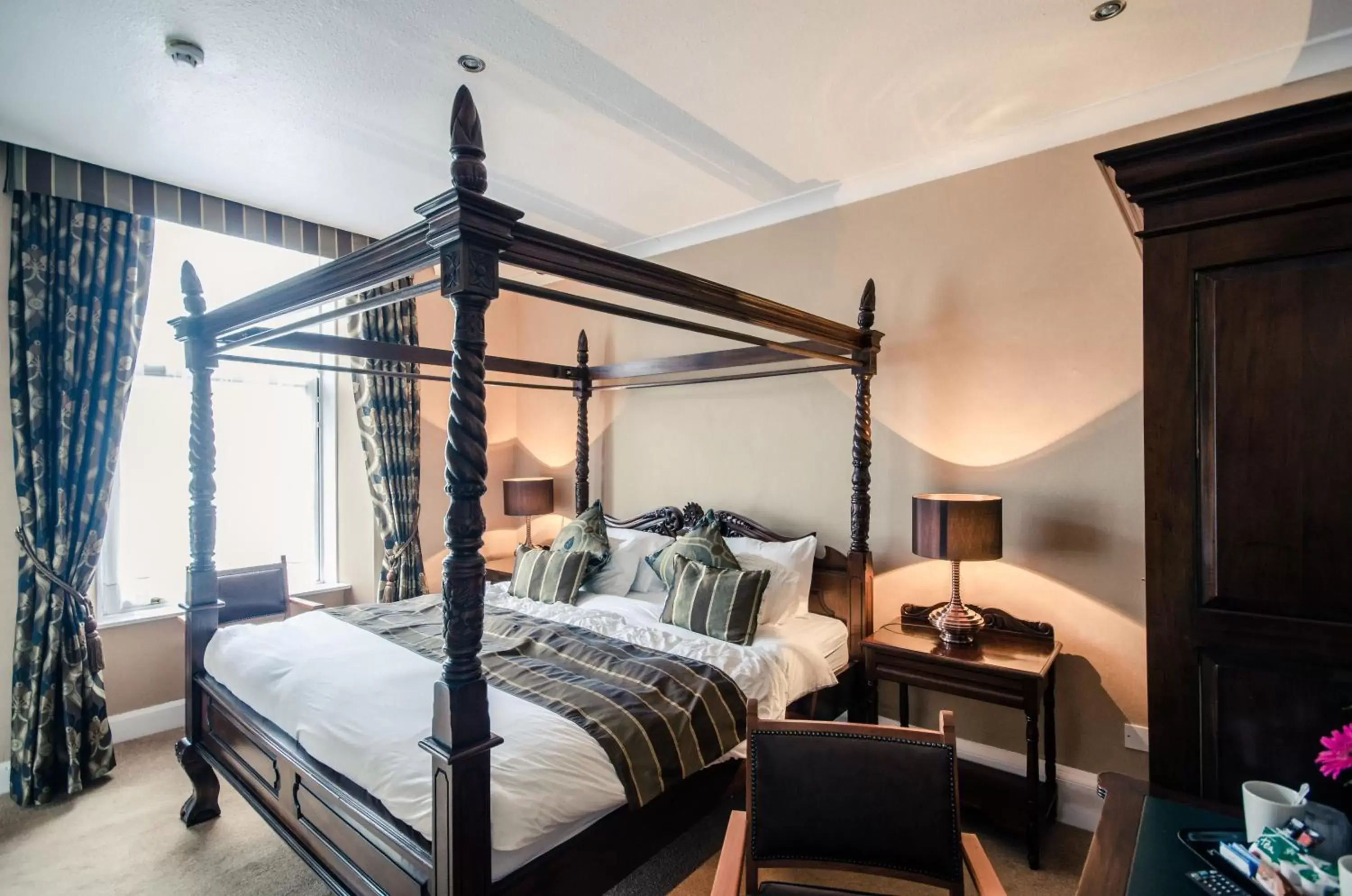Bedroom in Argyll Hotel