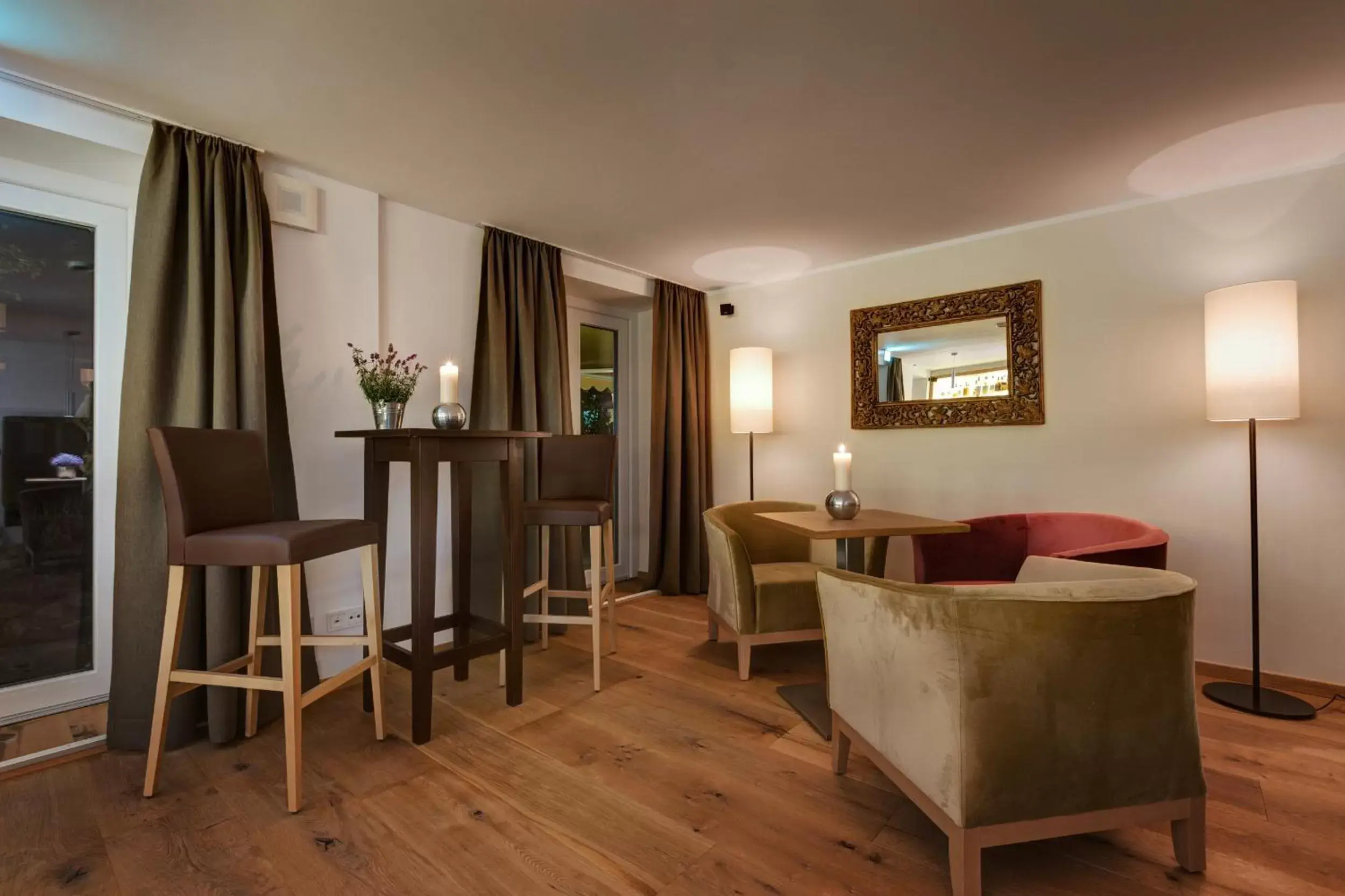 Lounge or bar, Seating Area in Obermühle 4*S Boutique Resort