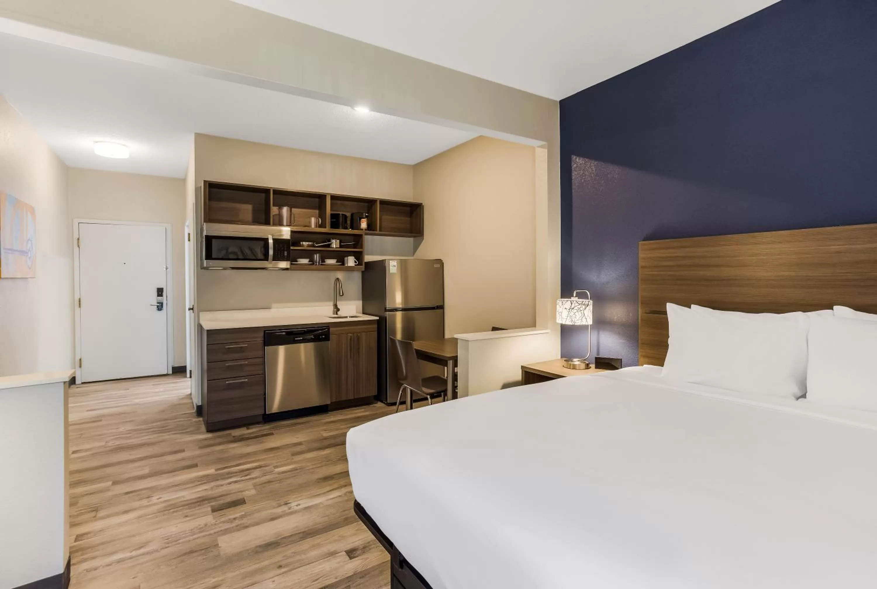 Bed in MainStay Suites Bourbonnais - Kankakee