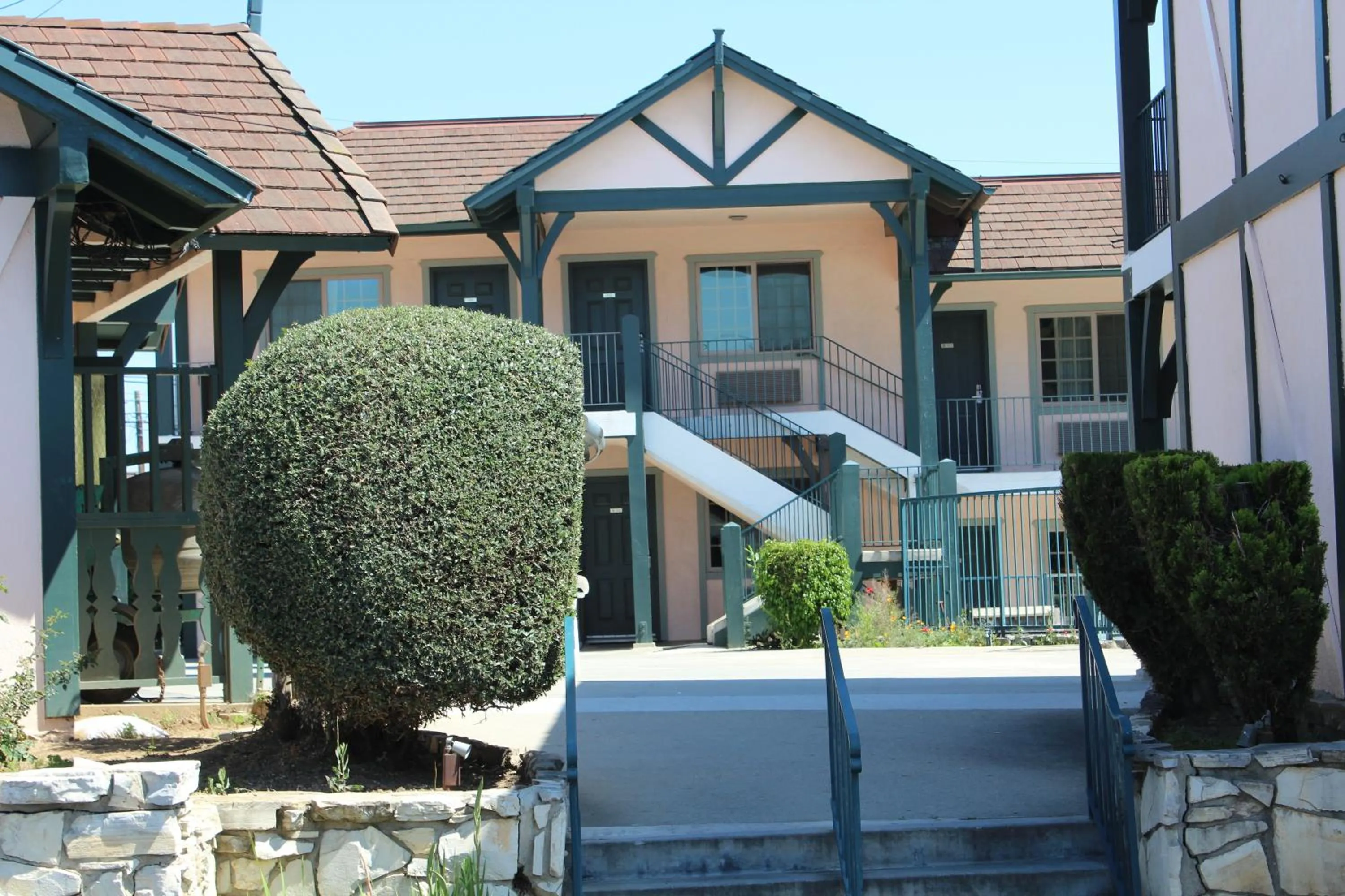 Property building in Best Whittier Inn