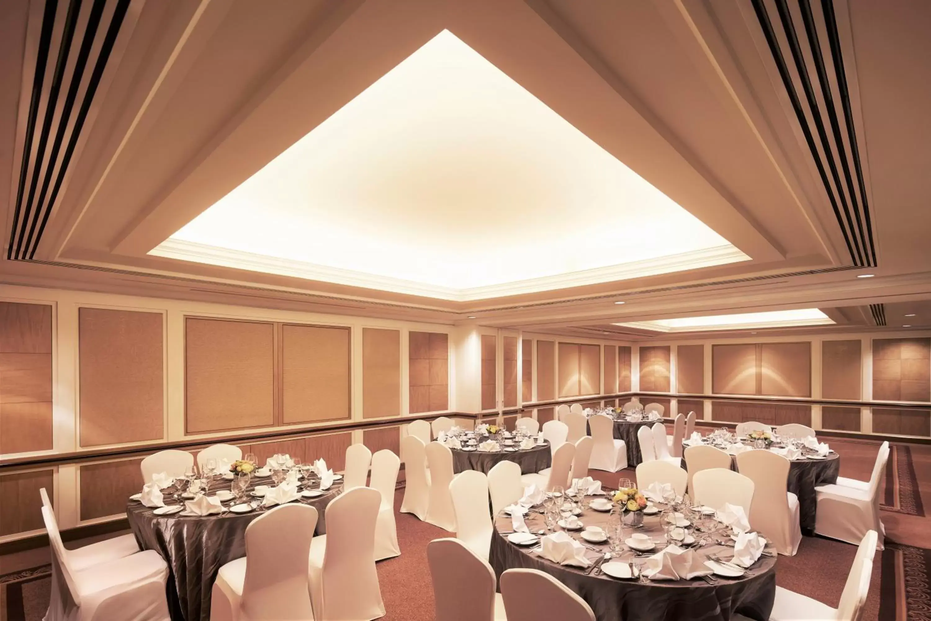 Banquet/Function facilities, Restaurant/Places to Eat in Holiday Inn Singapore Orchard City Centre, an IHG Hotel