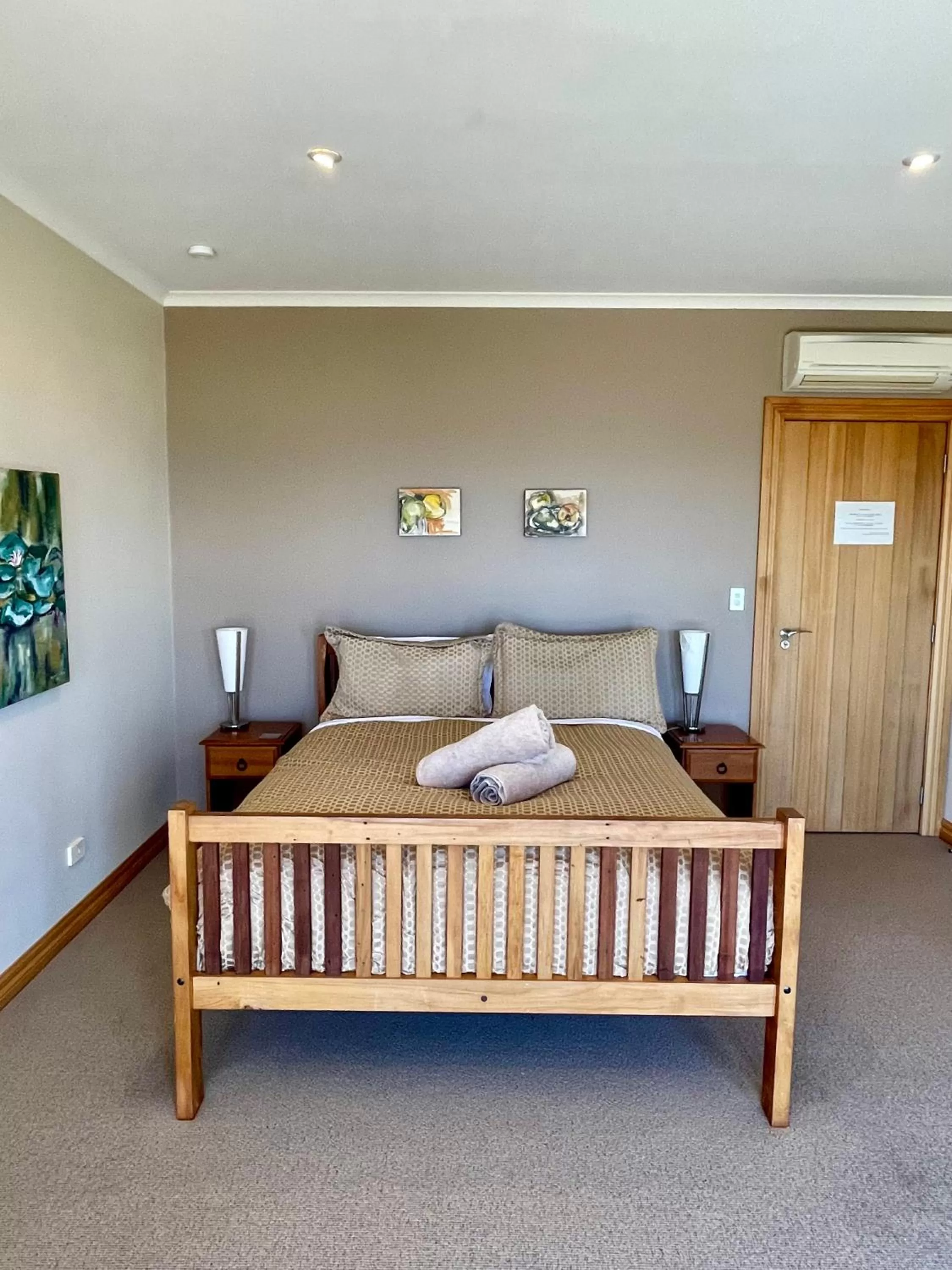 Bed in Parautane Lodge