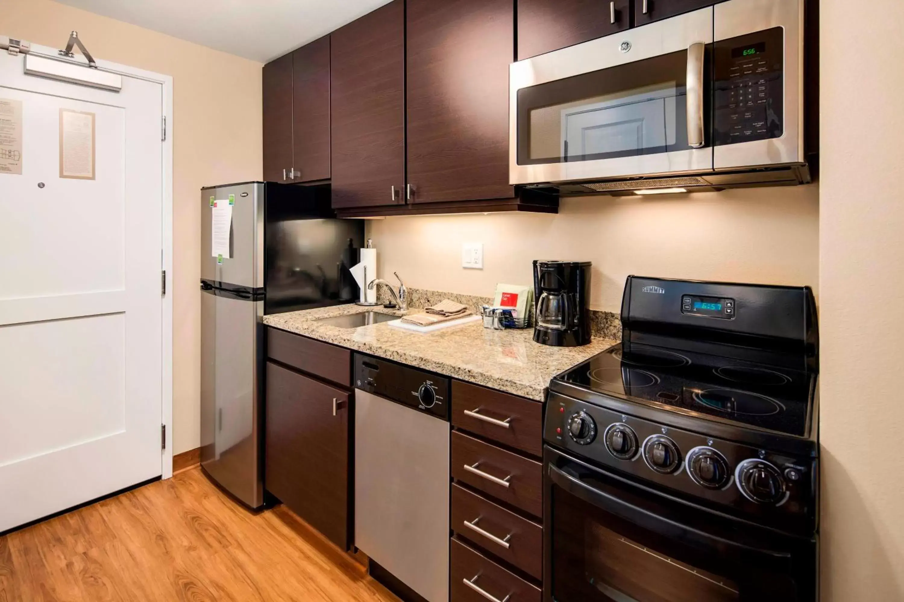 Kitchen or kitchenette, Kitchen/Kitchenette in TownePlace Suites by Marriott Bellingham