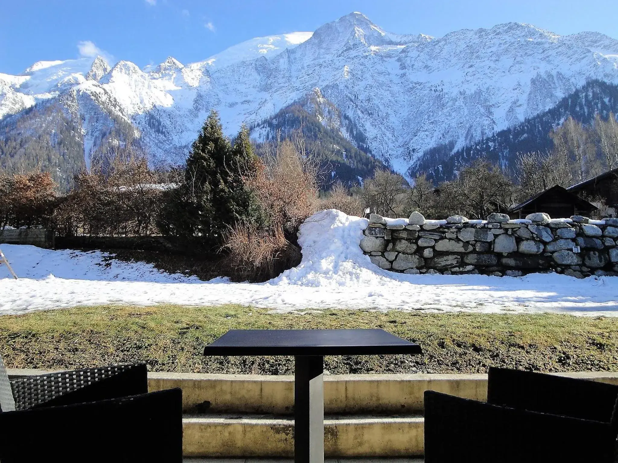 Garden view, Winter in Chalet Hôtel du Bois