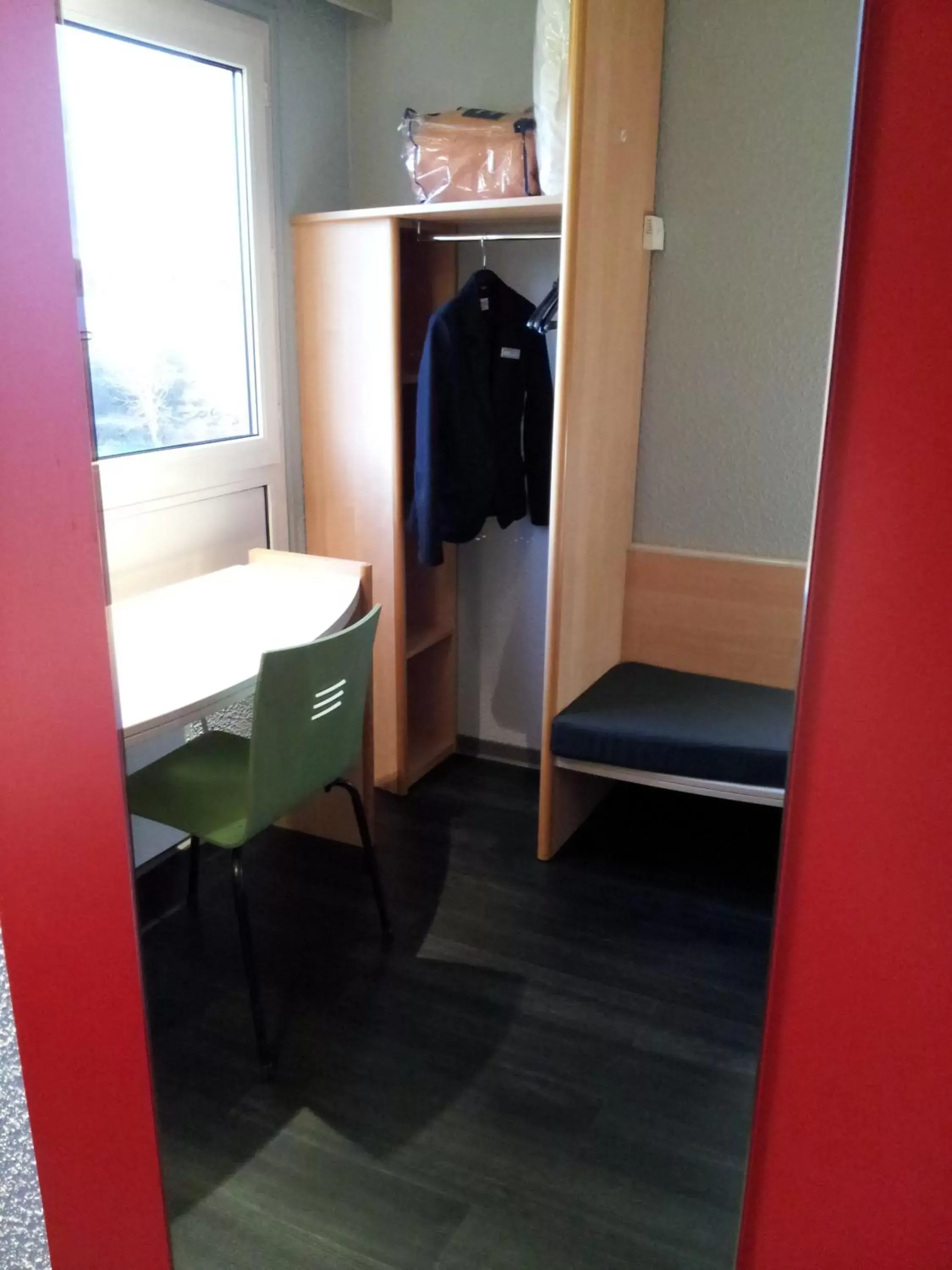 Bedroom, TV/Entertainment Center in ibis Saint Dizier