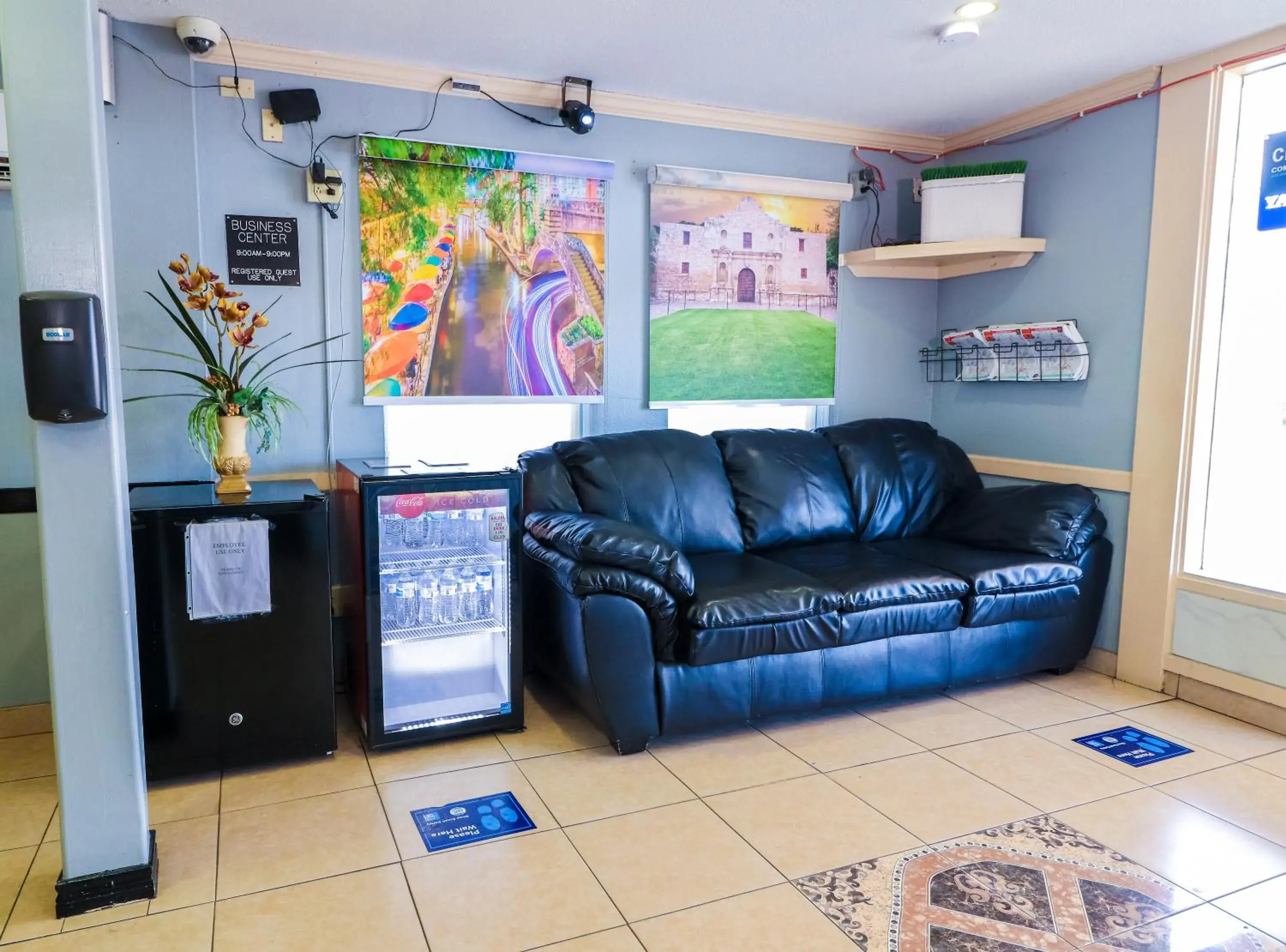 Seating Area in Rodeway Inn San Antonio Lackland AFB - SeaWorld