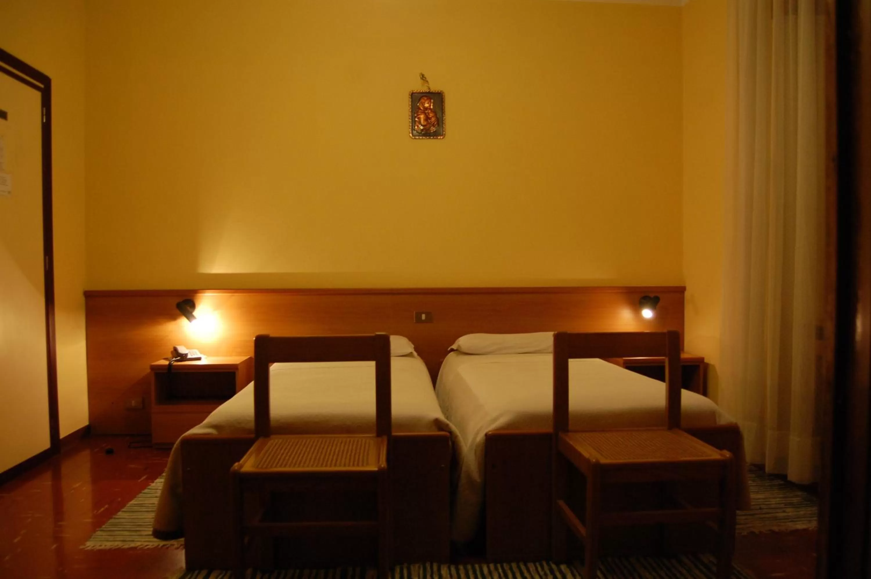 Bed in Albergo Motel Dosdè B&B