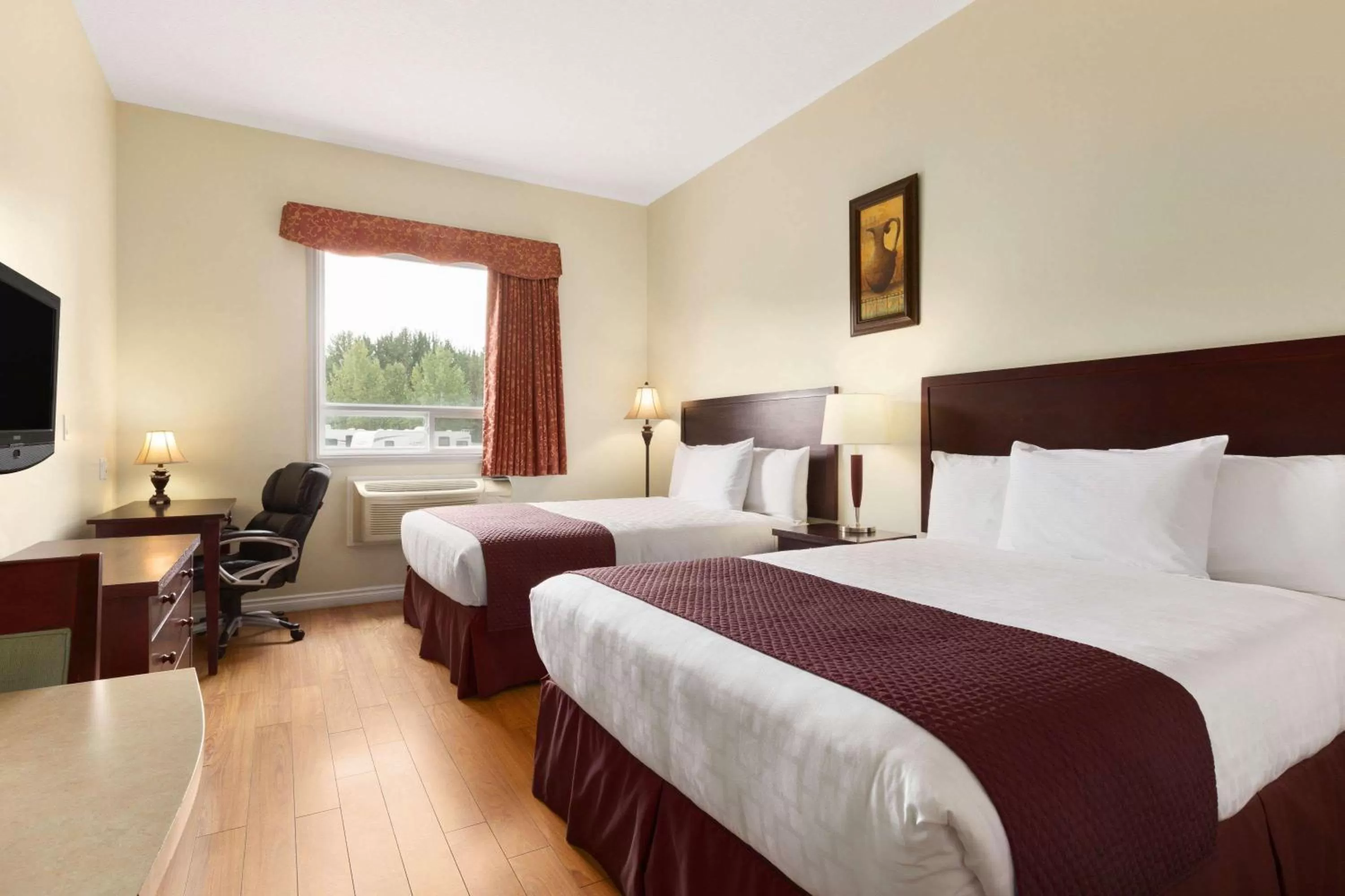 Photo of the whole room, Bed in Days Inn by Wyndham Chetwynd