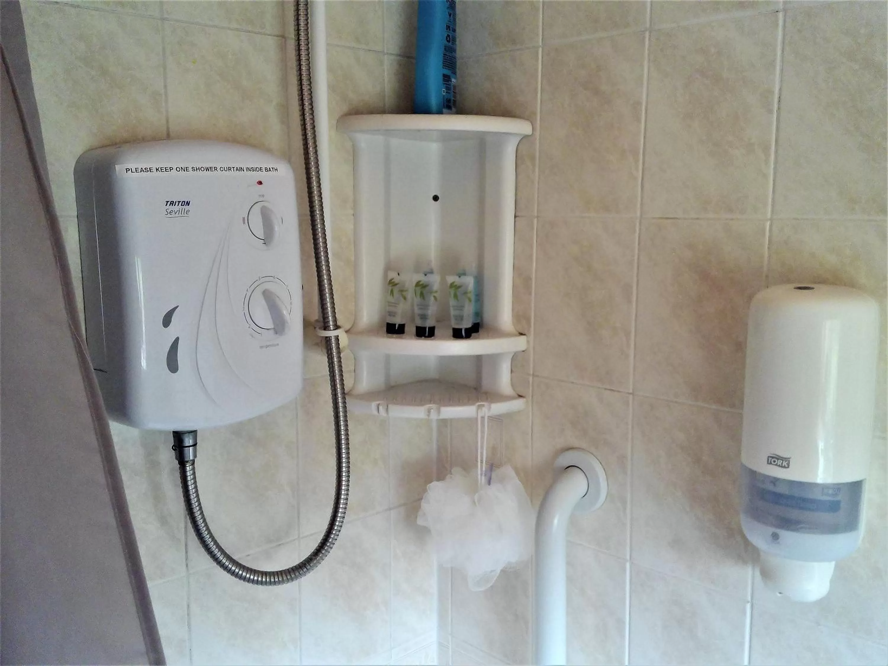 Shower, Bathroom in Mike & Carolyn Ball B&B