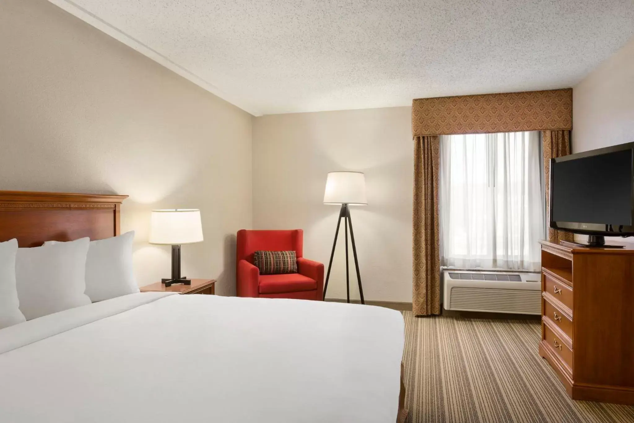 Photo of the whole room, Bed in Country Inn & Suites by Radisson, Atlanta Galleria Ballpark, GA