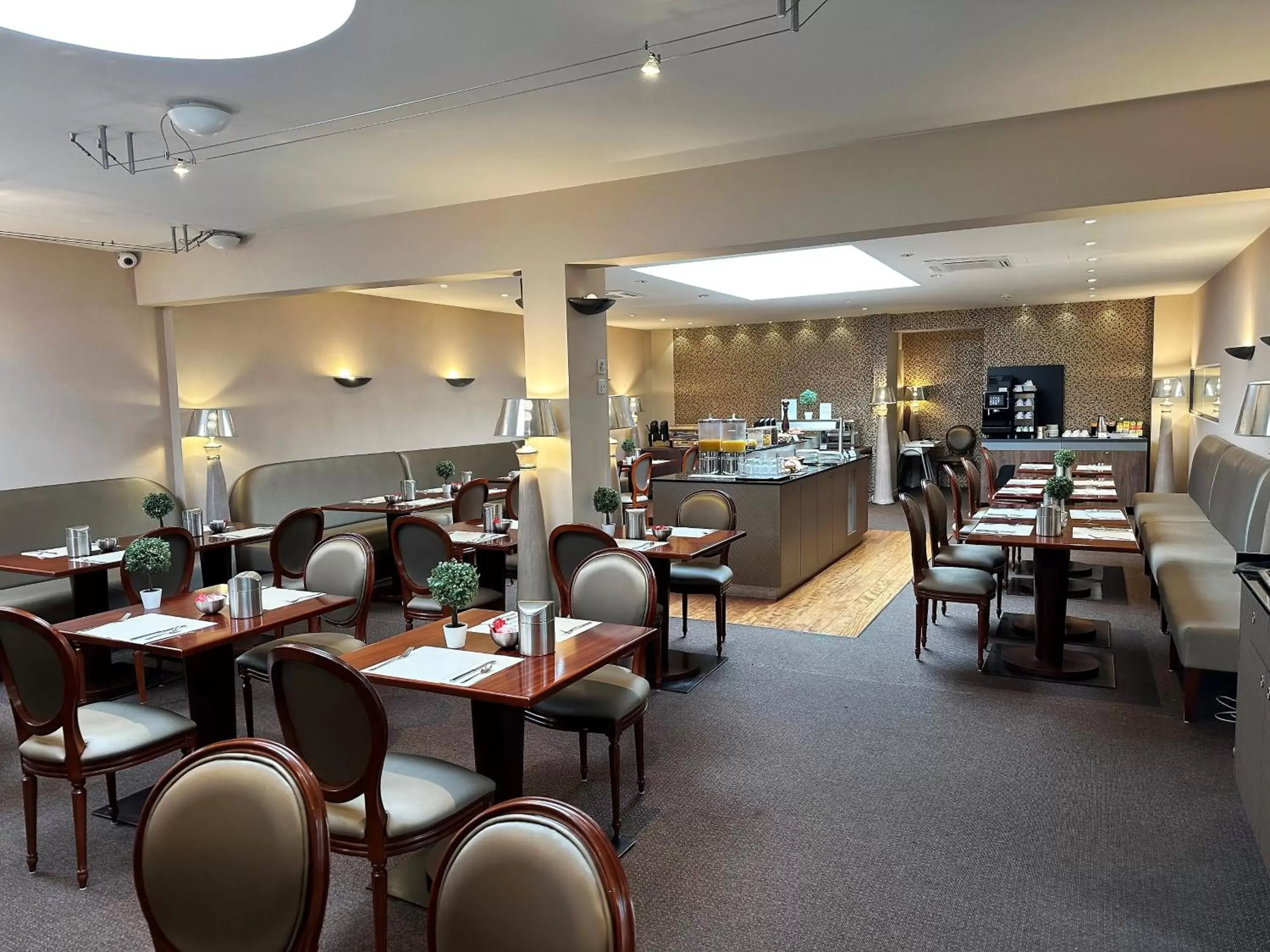Breakfast, Restaurant/Places to Eat in Drake Longchamp