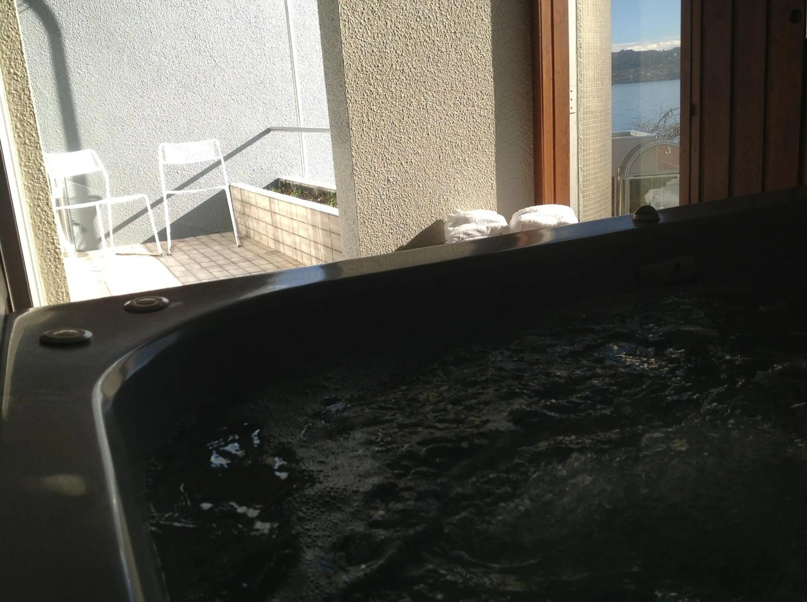 Hot Spring Bath in The Cove- On The Lake