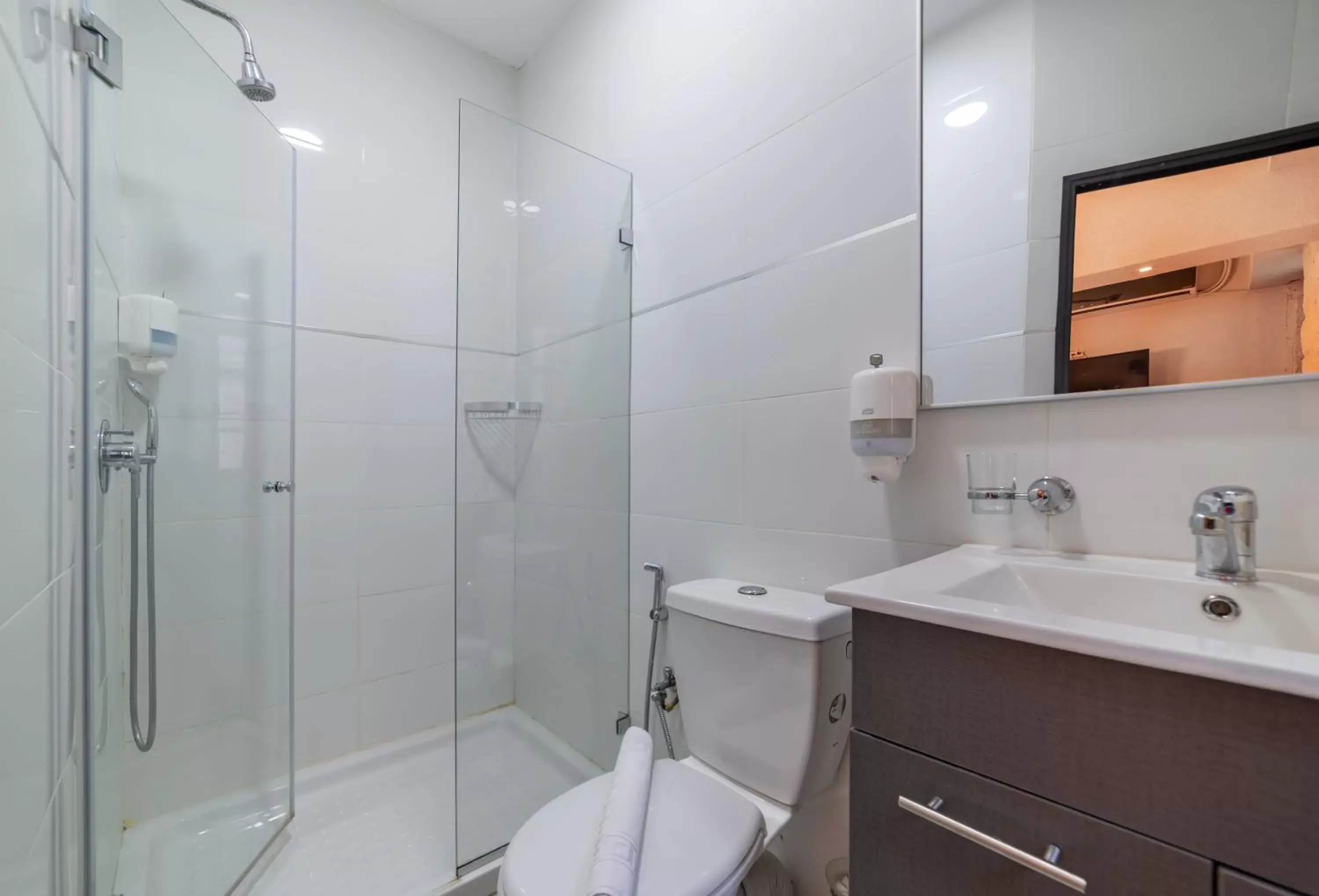 Bathroom in New Imperial Hotel