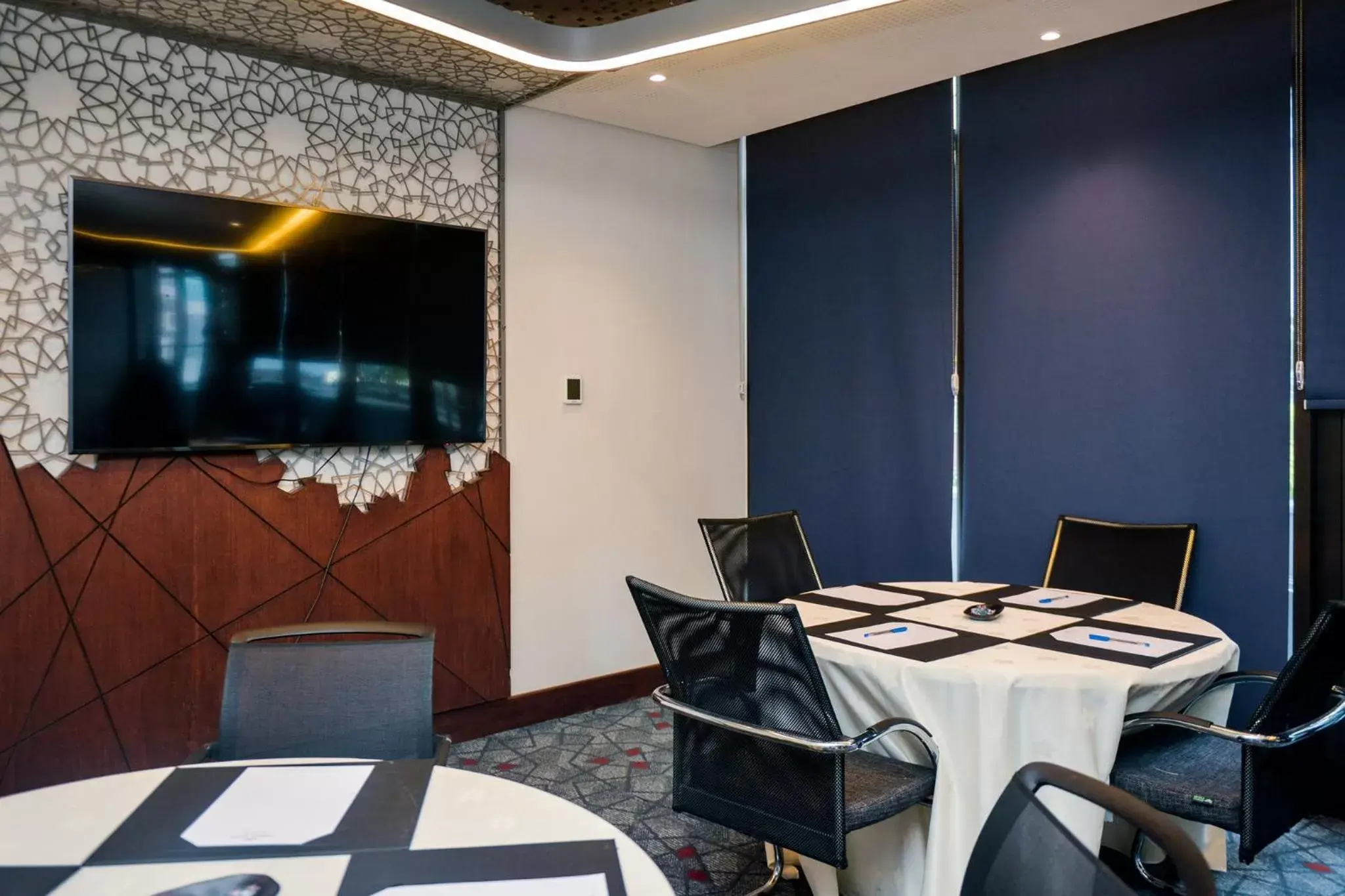 Meeting/conference room, TV/Entertainment Center in Crowne Plaza - Dar Es Salaam, an IHG Hotel