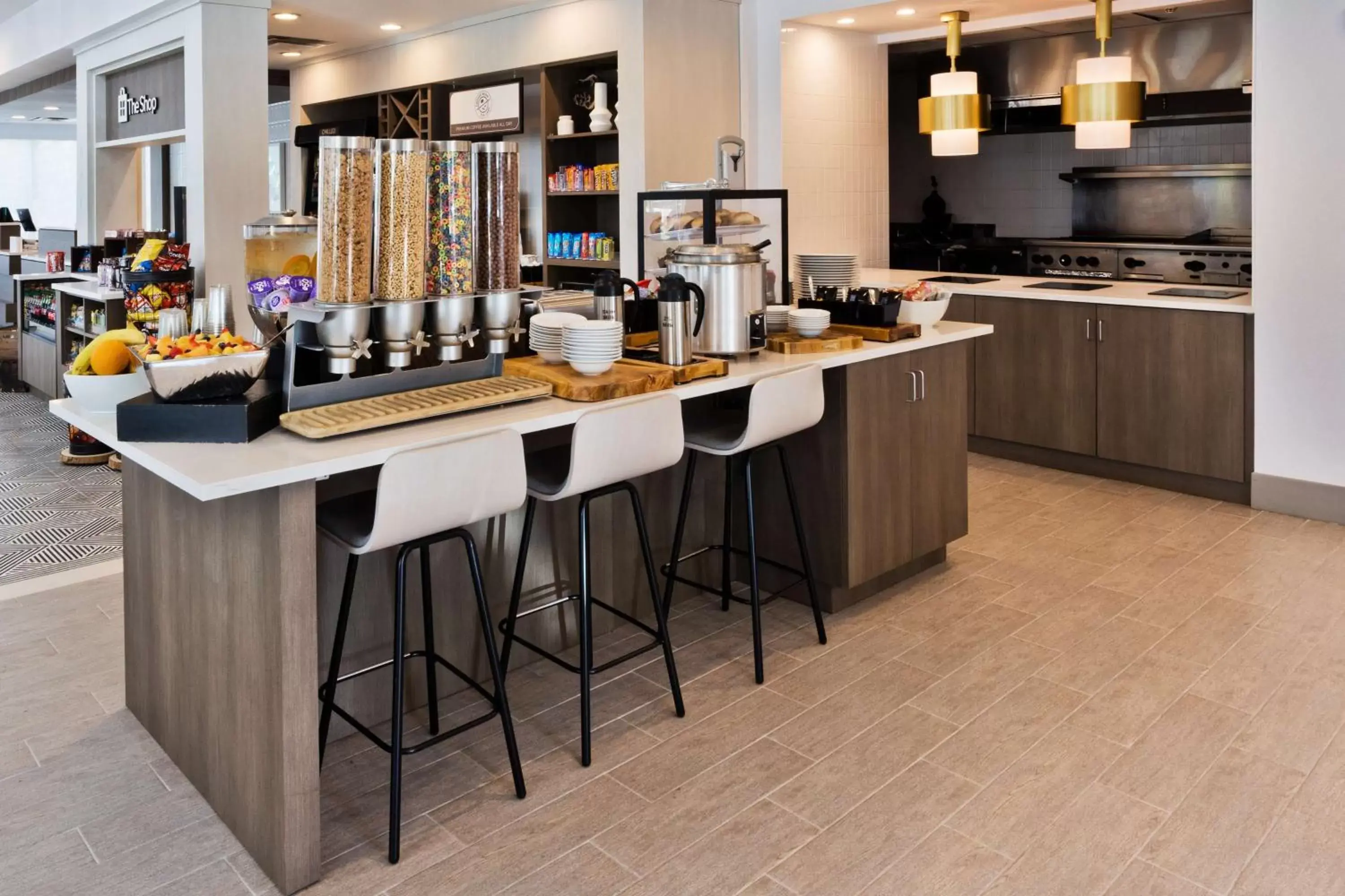 Breakfast, Kitchen/Kitchenette in Hilton Garden Inn Birmingham/Lakeshore Drive