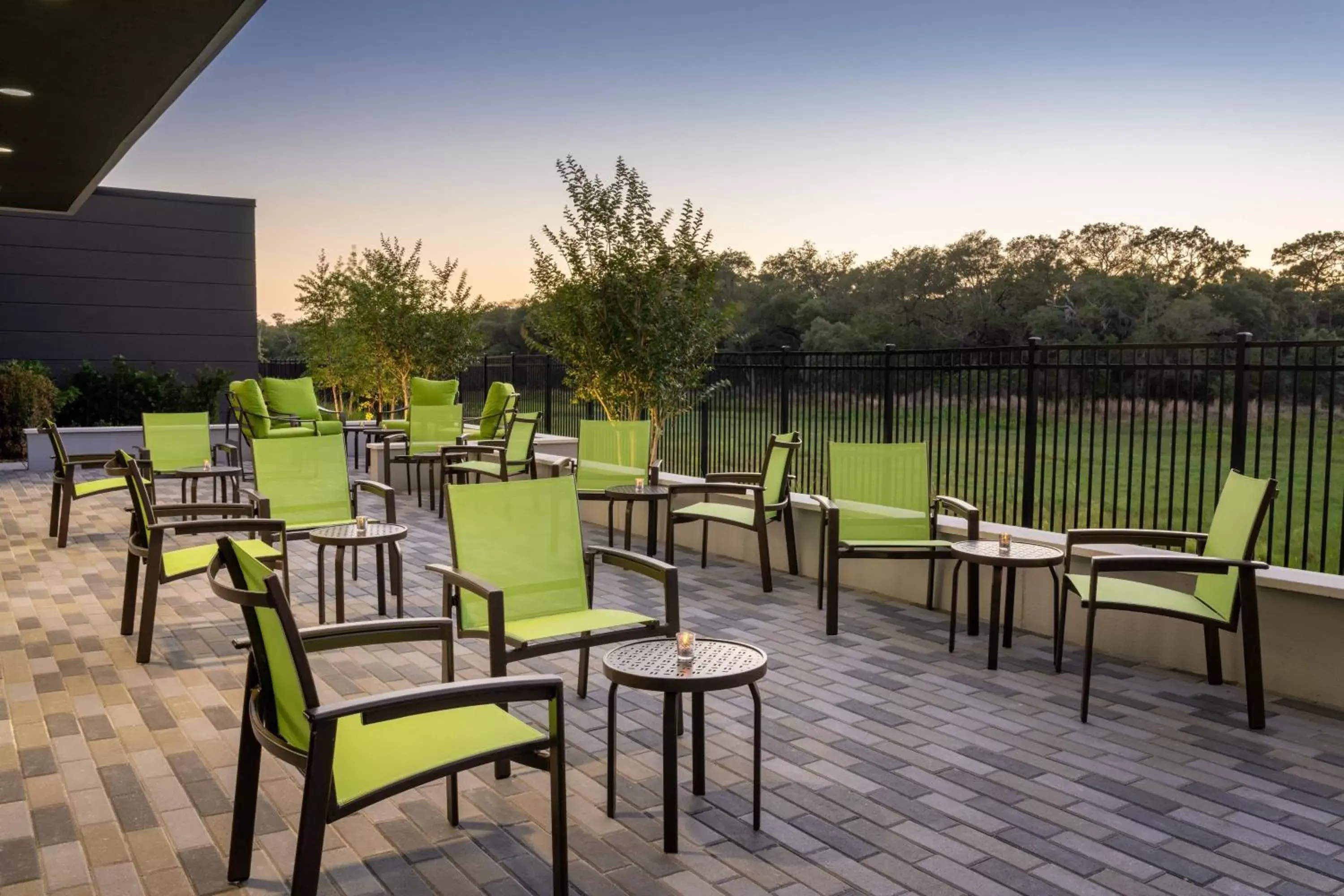 Property building, Restaurant/Places to Eat in SpringHill Suites by Marriott Orlando Lake Nona