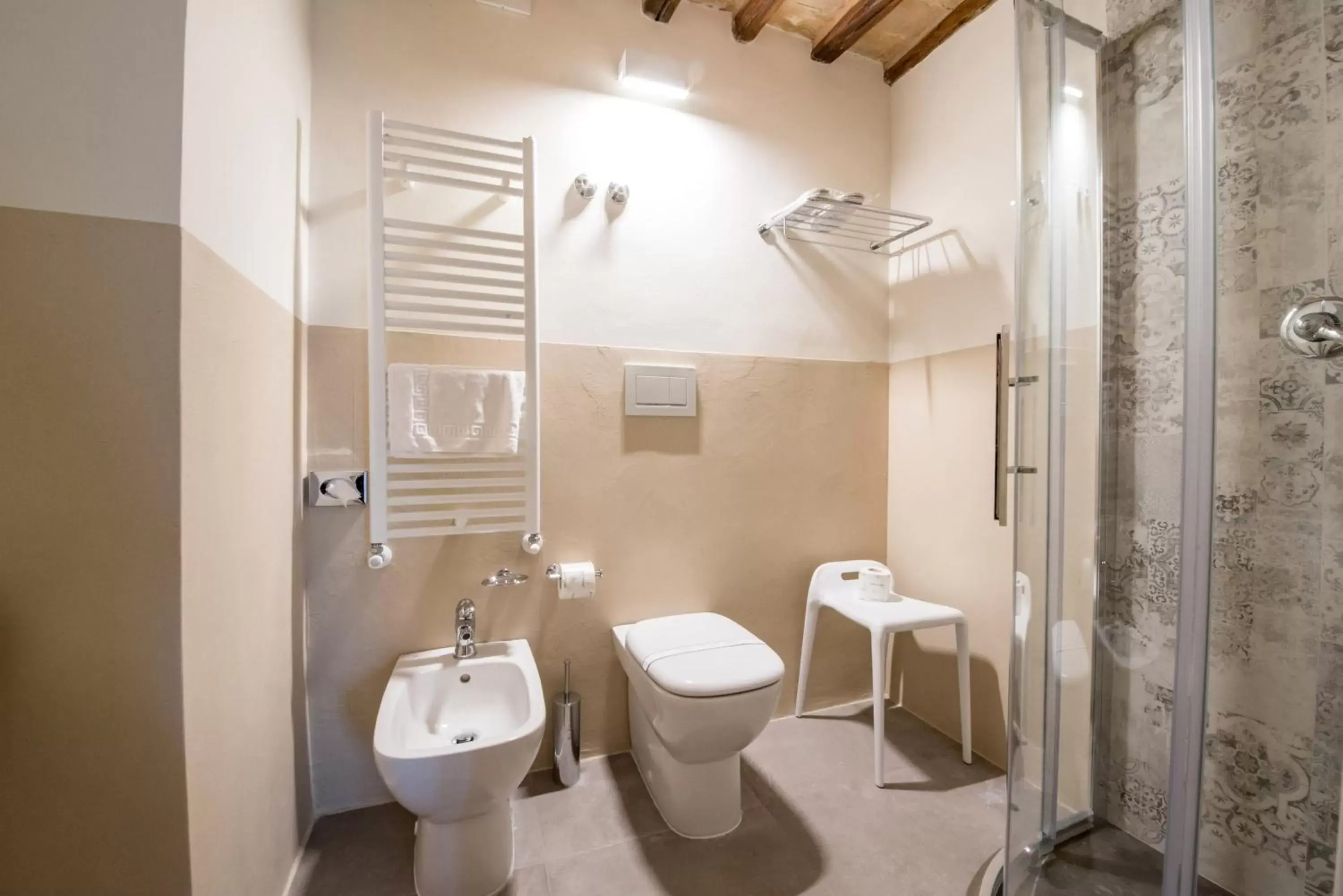 Shower, Bathroom in Hotel Il Palazzo