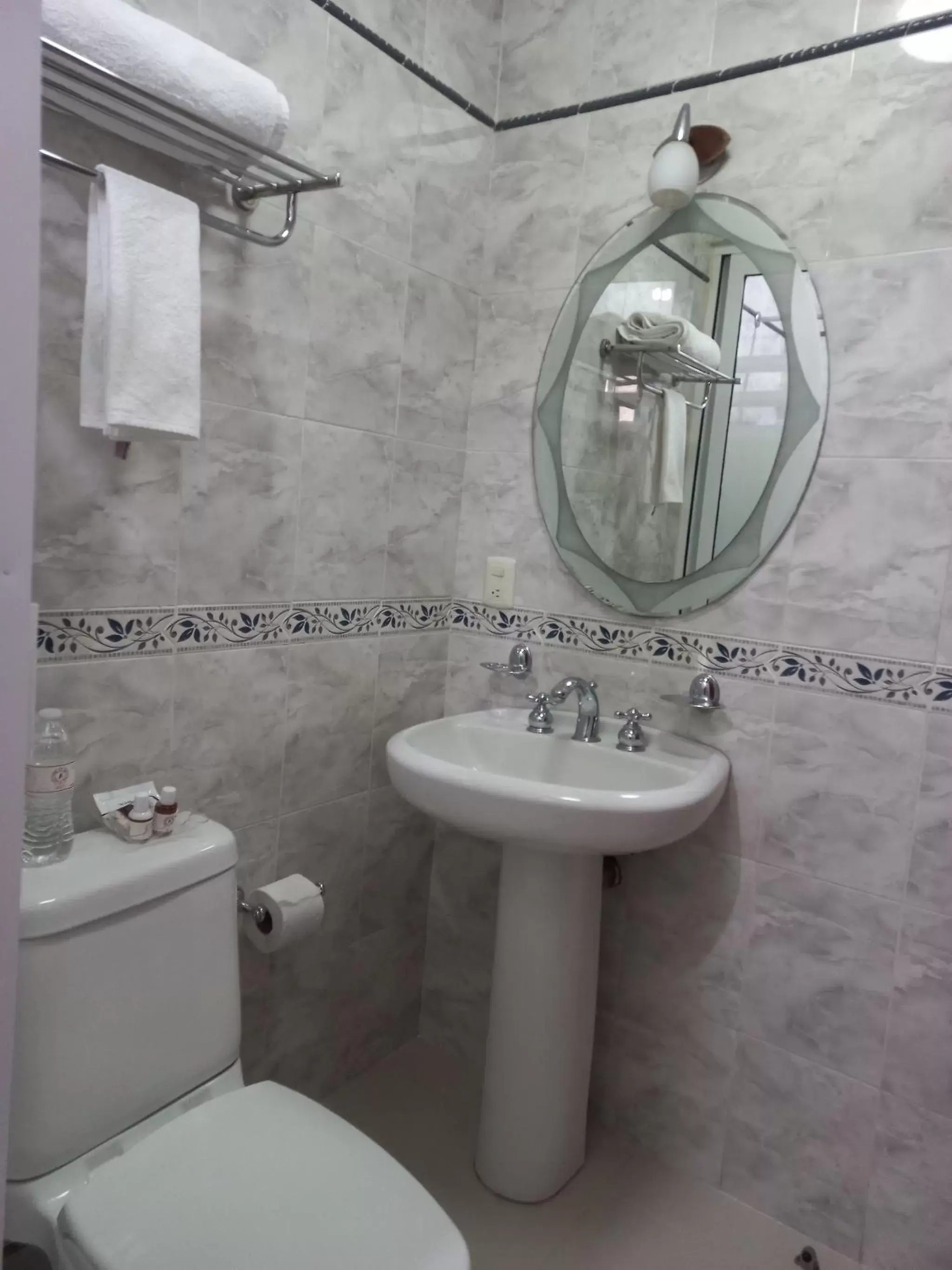 Bathroom in La Aurora Hotel Like Home