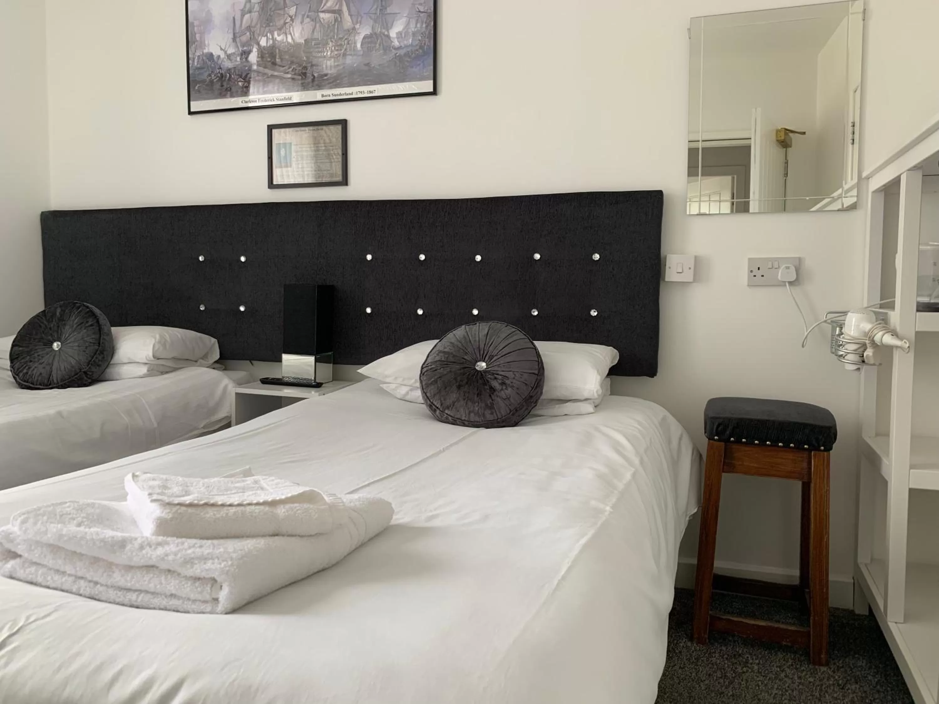 Deluxe Twin Room in Boars Head Boutique Hotel