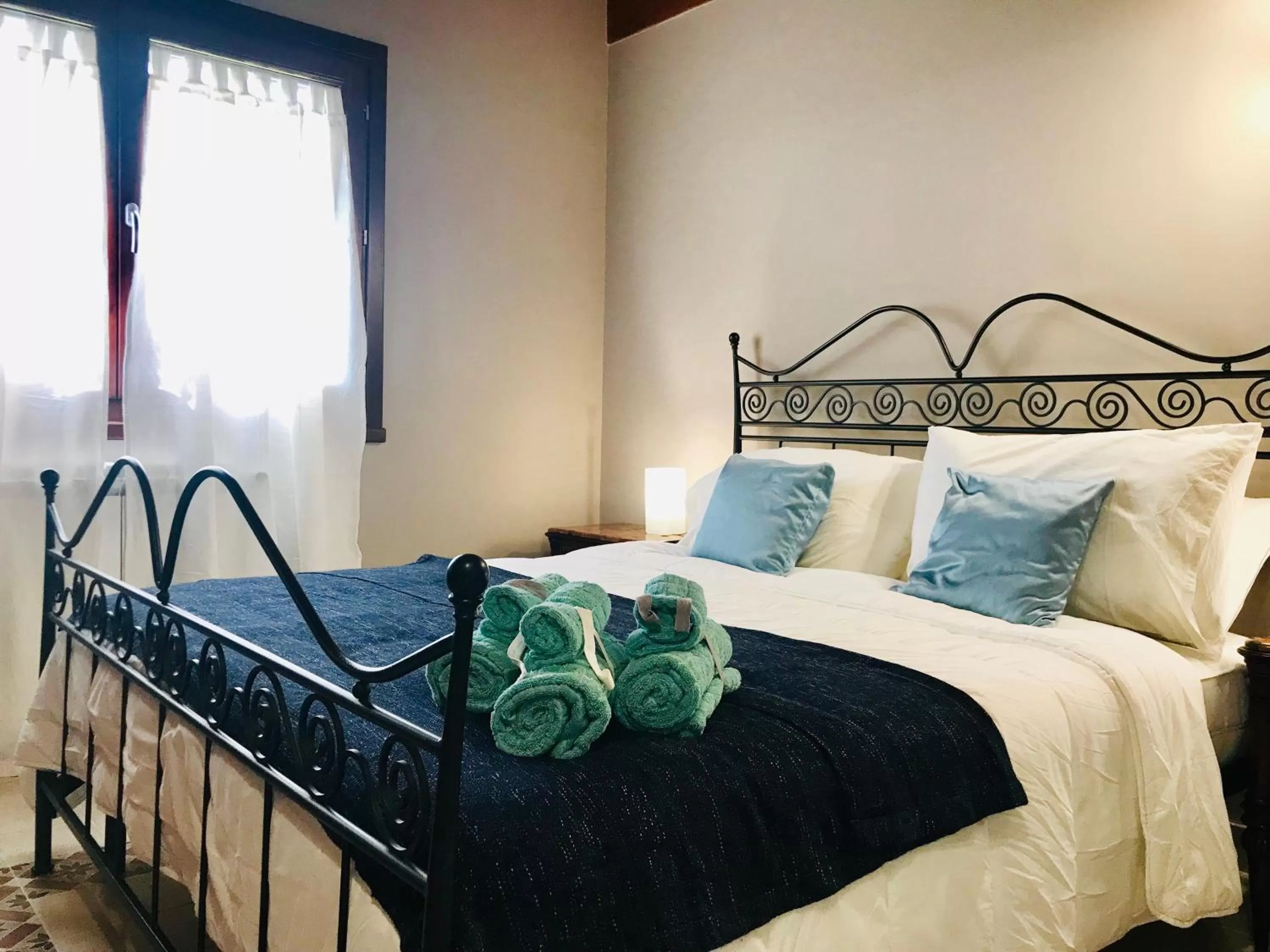 Photo of the whole room, Bed in La collina delle fonti