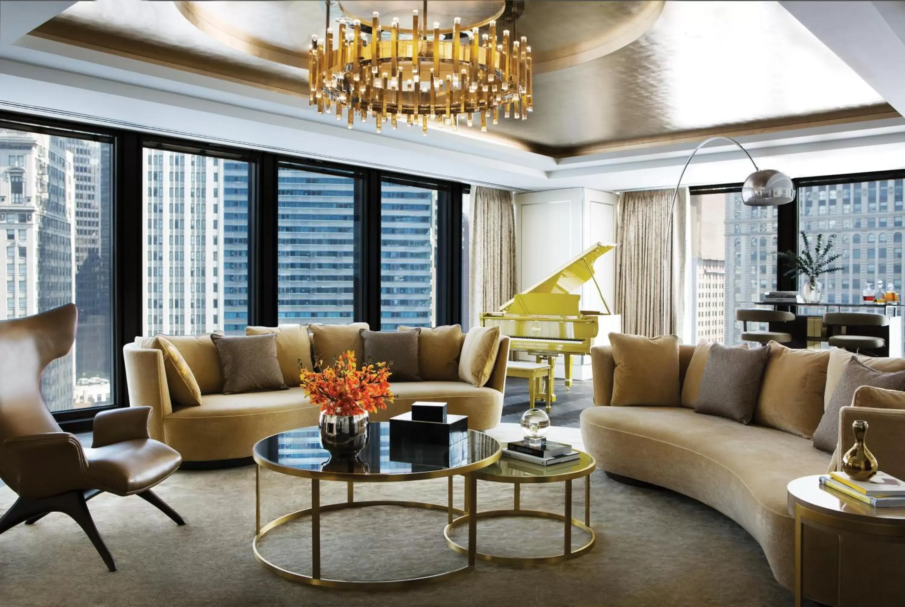 Living room, Lounge/Bar in The Langham Chicago
