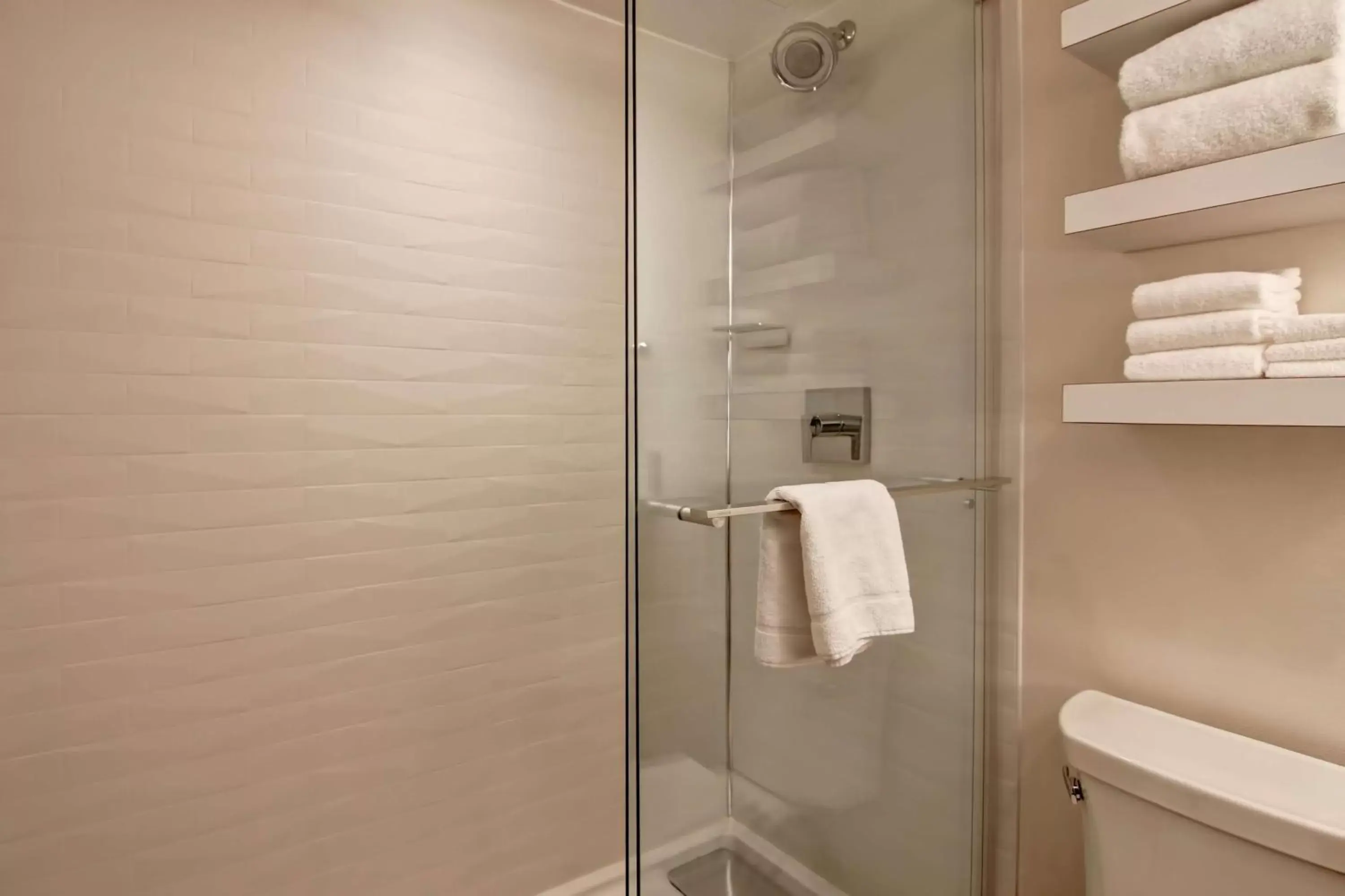 Bathroom in Hampton Inn & Suites by Hilton Calgary-Airport