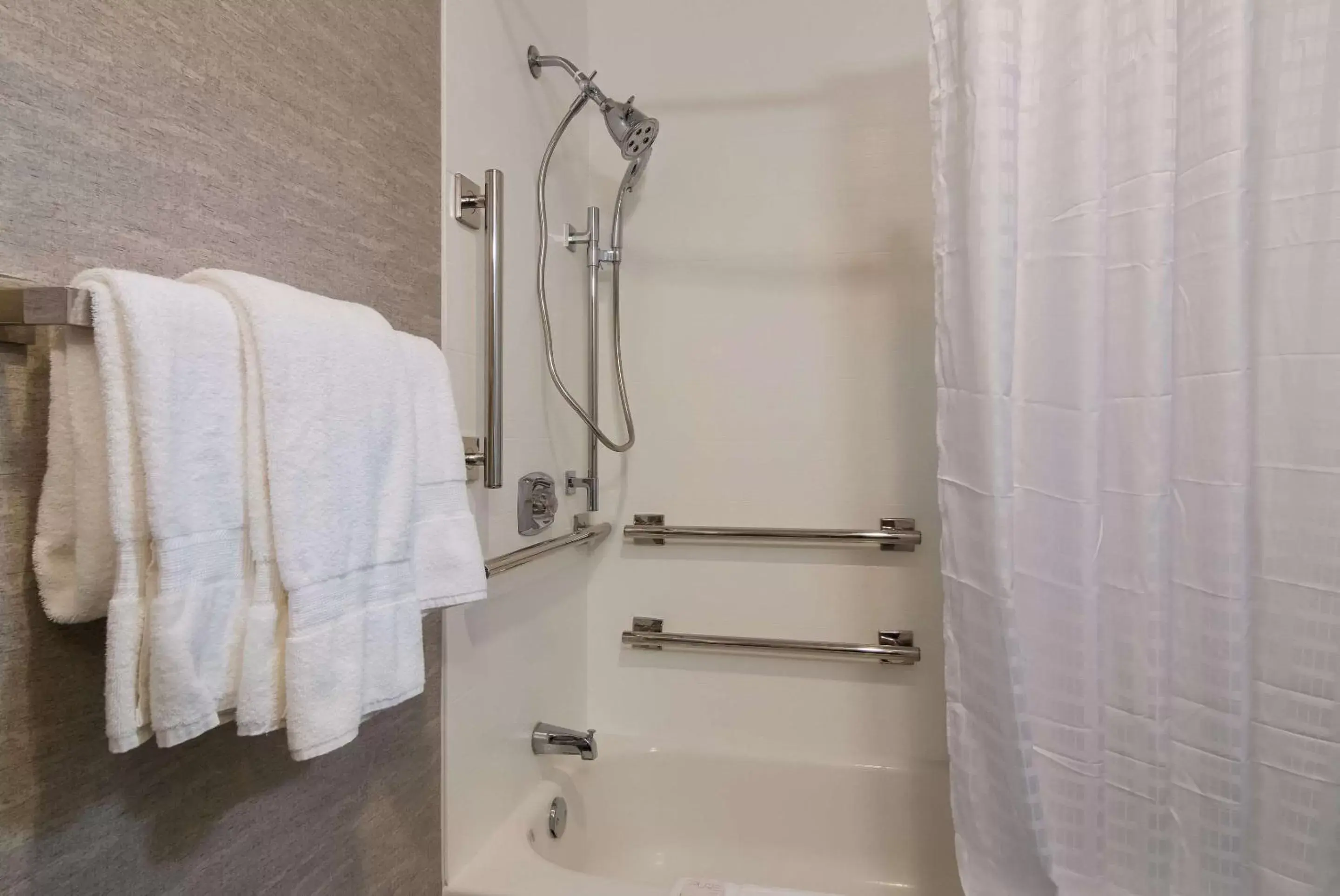 Bathroom in The Inn on Maritime Bay, Ascend Hotel Collection