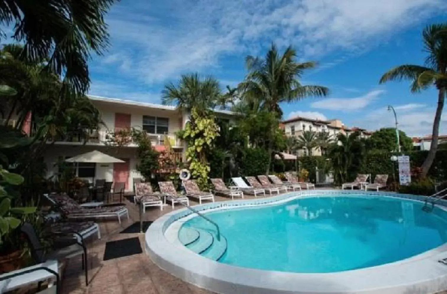 BBQ facilities, Swimming Pool in Shore Haven Resort Inn