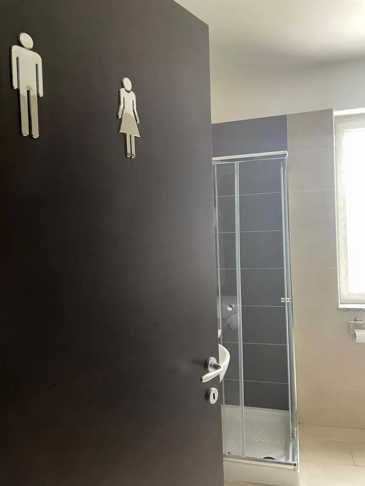 Bathroom in Montesarchiorooms