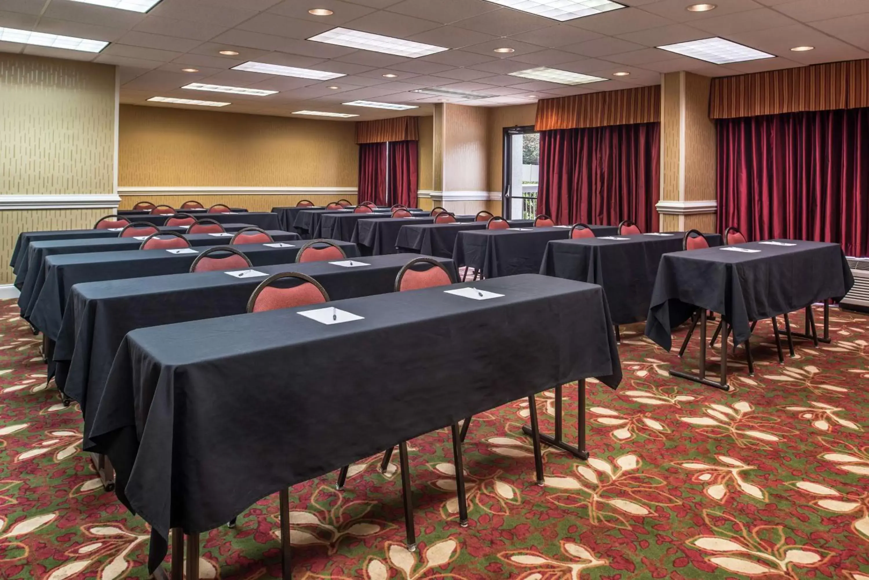 Meeting/conference room in Hampton Inn Columbia Northeast-Fort Jackson Area