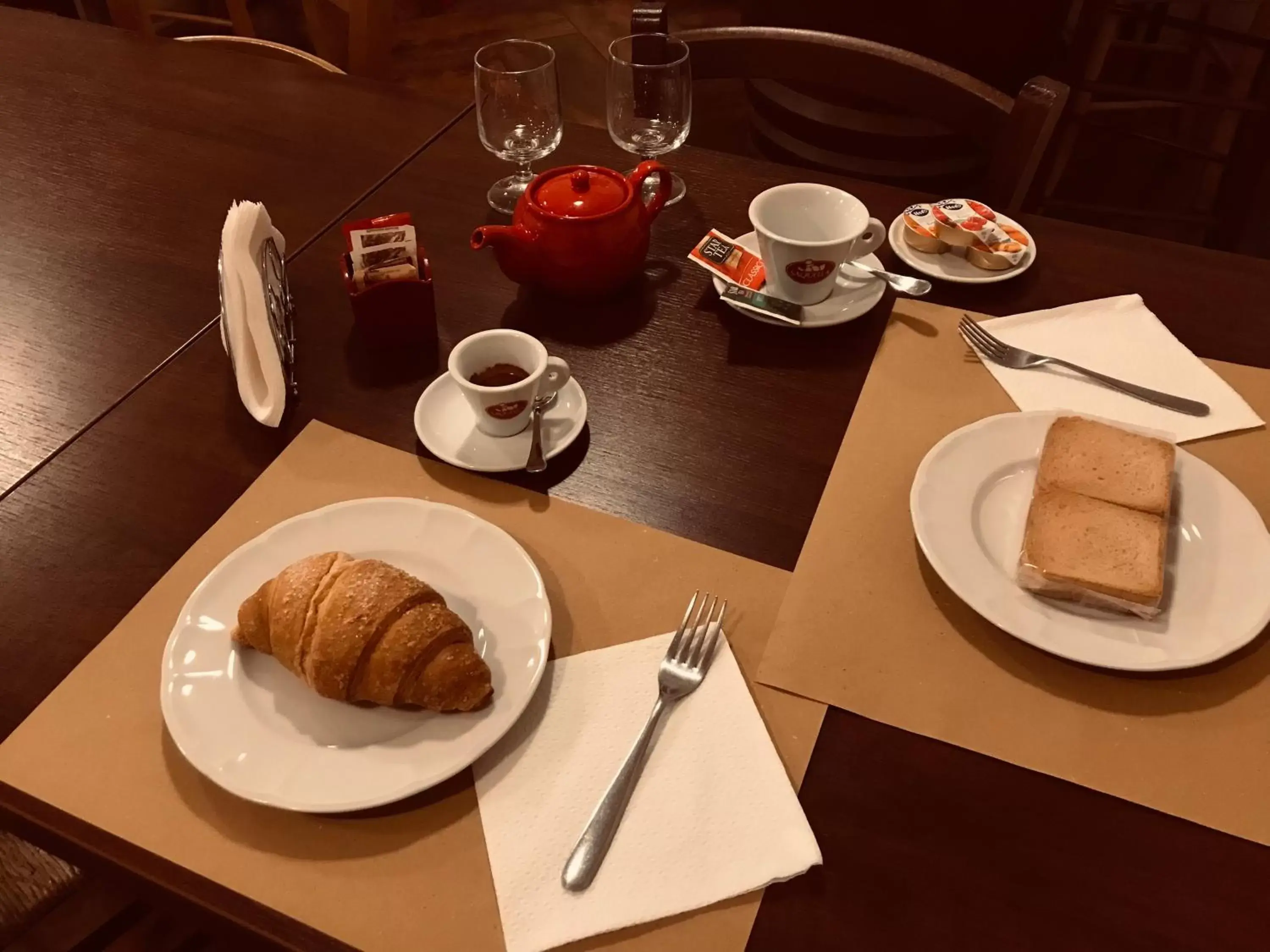 Breakfast in Rosso Di Sera