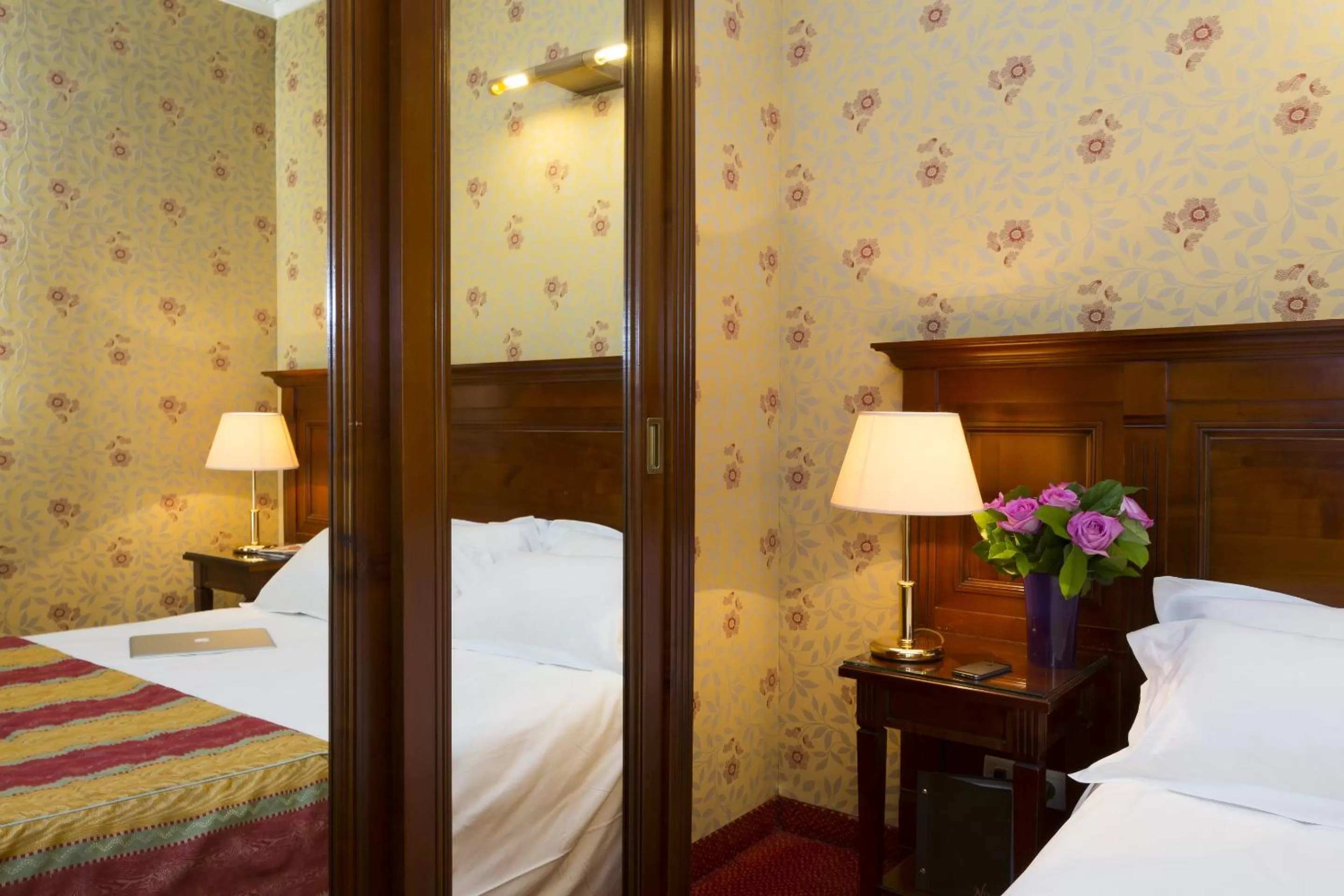 Bed in Elysees Niel Hotel