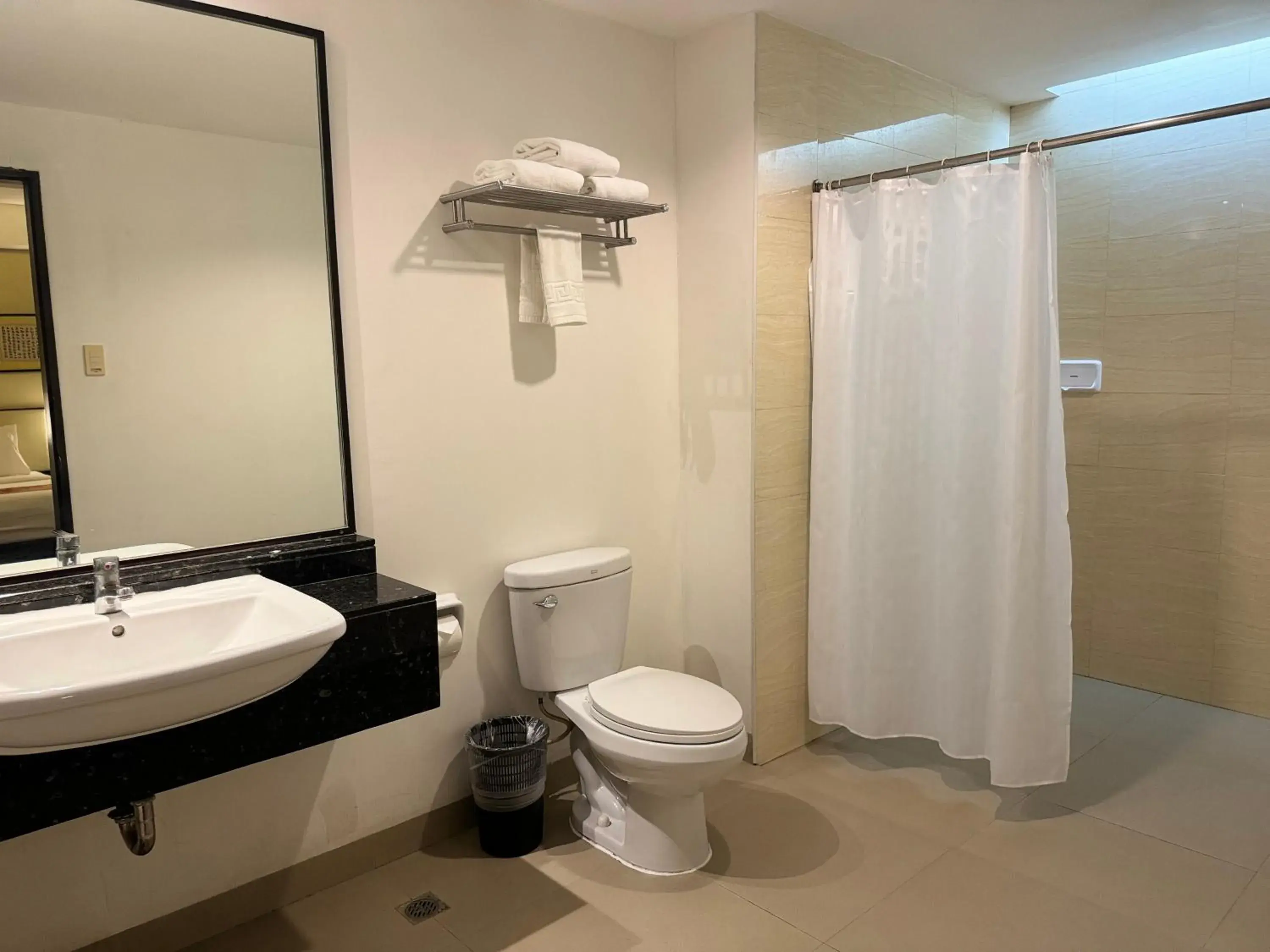 Bathroom in Circle Inn - Iloilo City Center