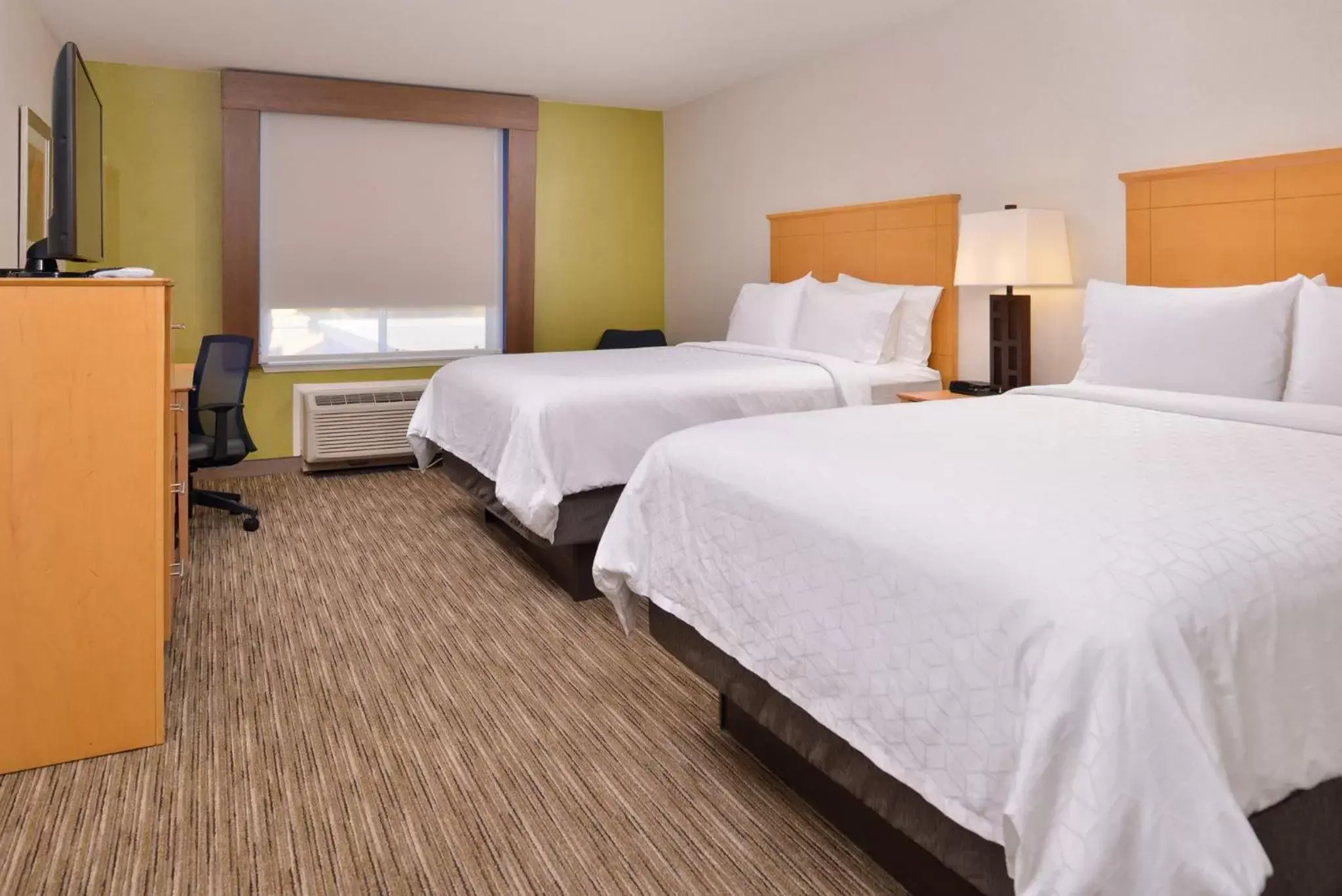Photo of the whole room, Bed in Holiday Inn Express Stockton Southeast, an IHG Hotel