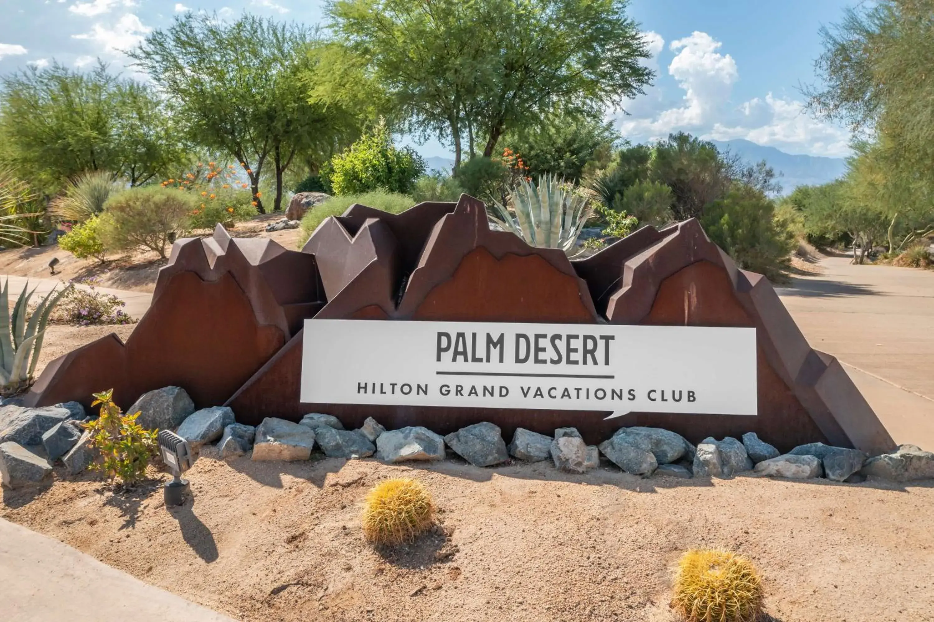 Property building in Hilton Grand Vacations Club Palm Desert