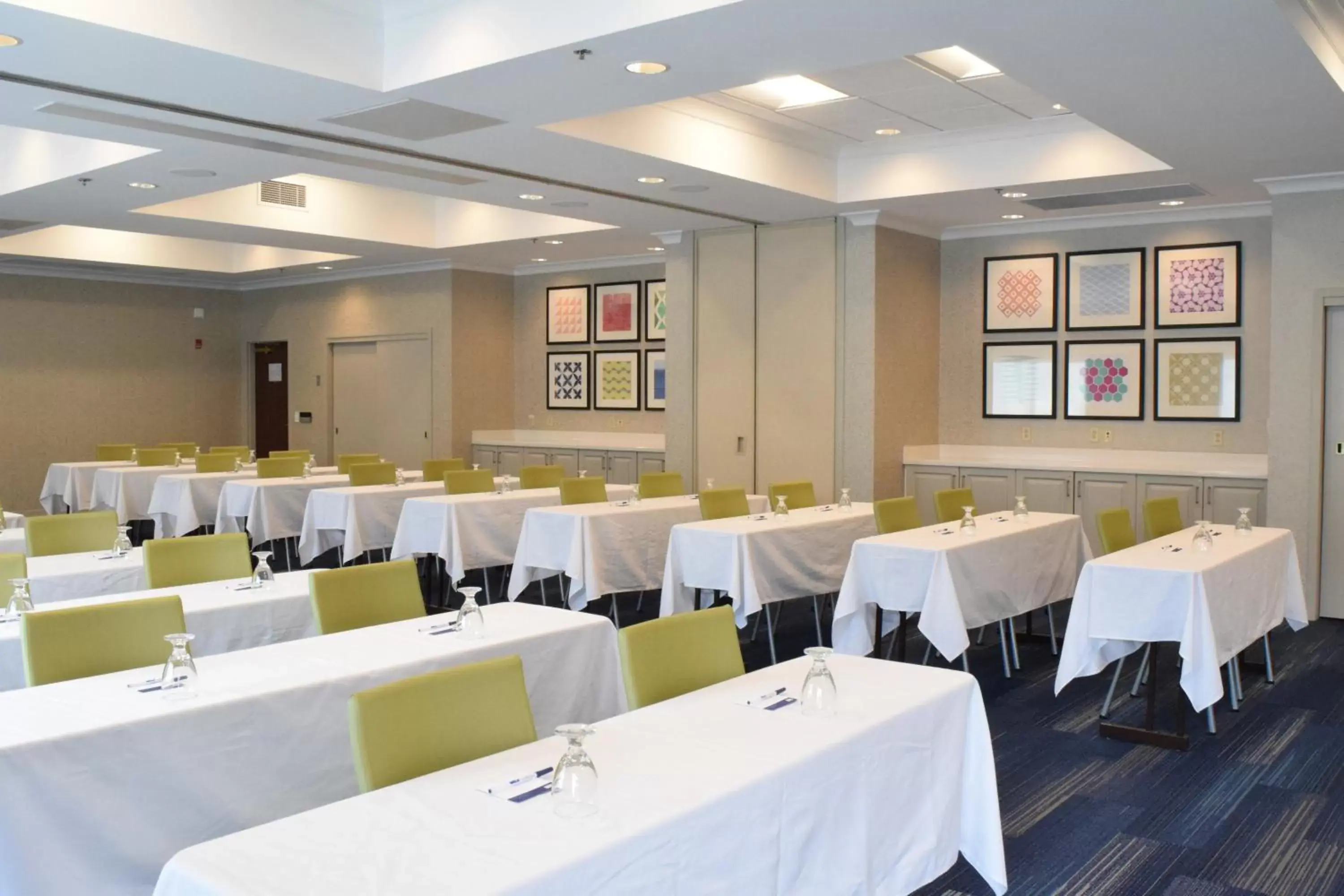 Meeting/conference room in Holiday Inn Express Hotel & Suites Rochester Webster, an IHG Hotel