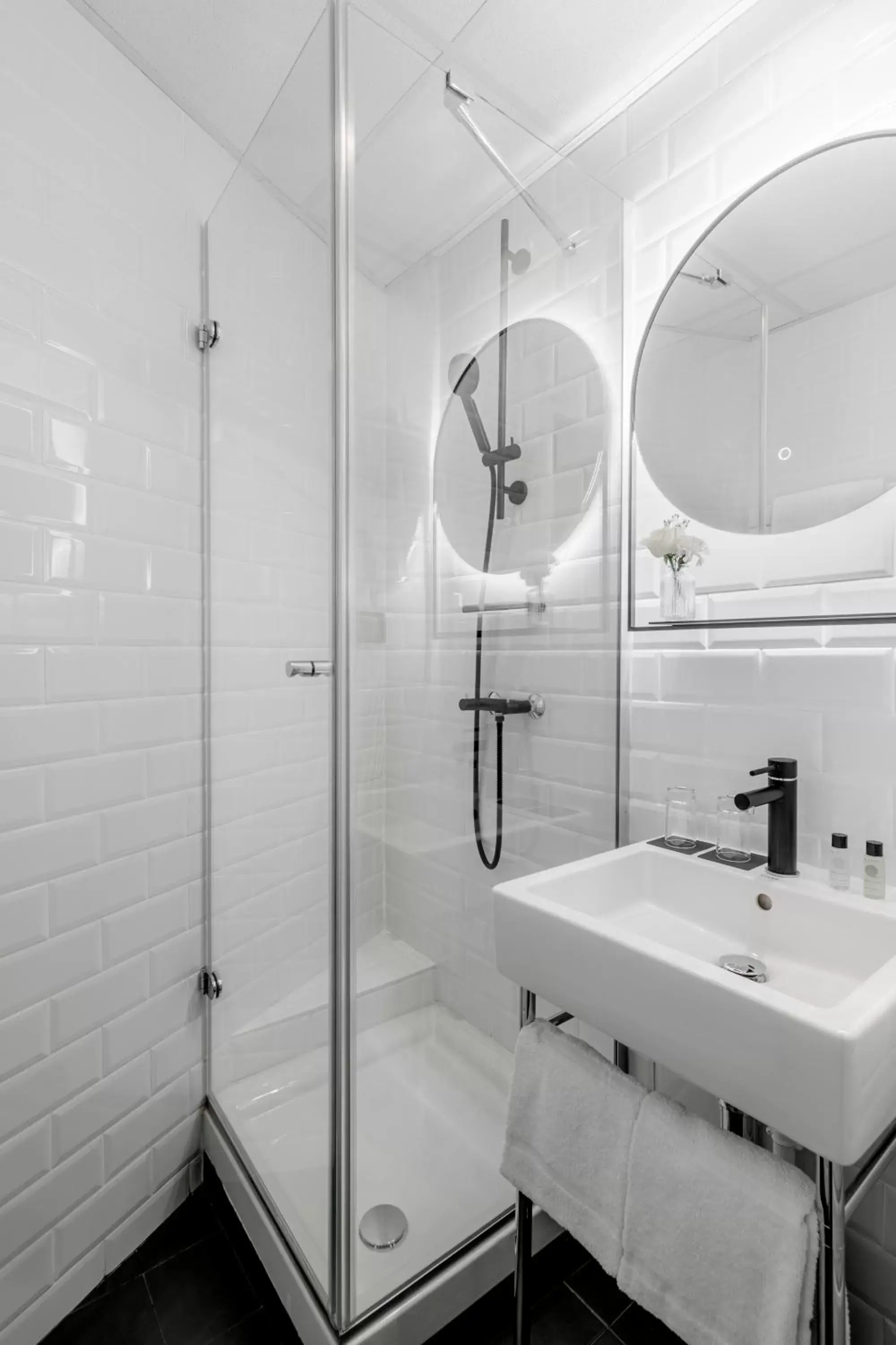 Shower, Bathroom in 9Hotel Bastille-Lyon