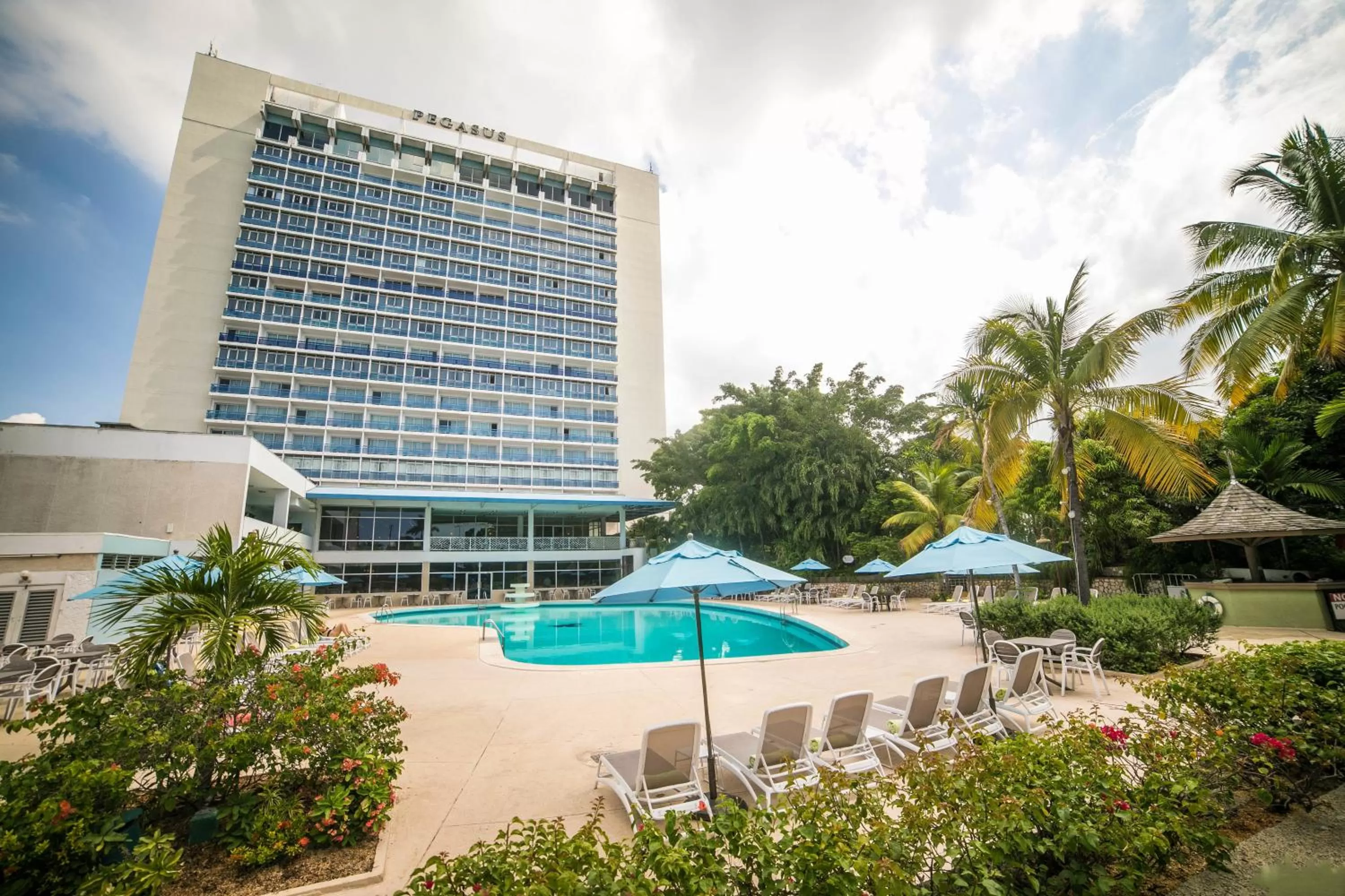 Swimming pool in The Jamaica Pegasus Hotel