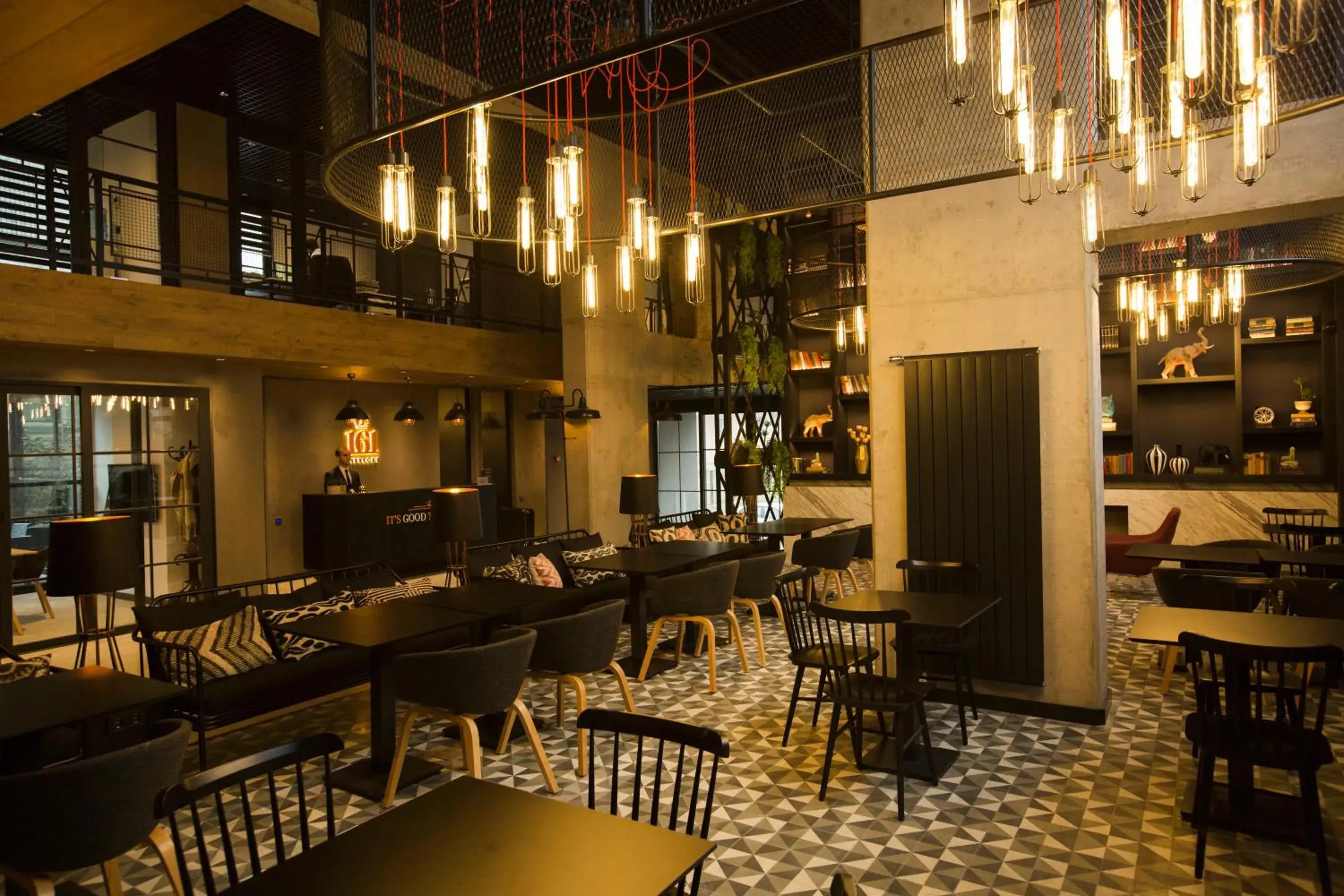 Restaurant/places to eat, Lounge/Bar in Cityloft 161