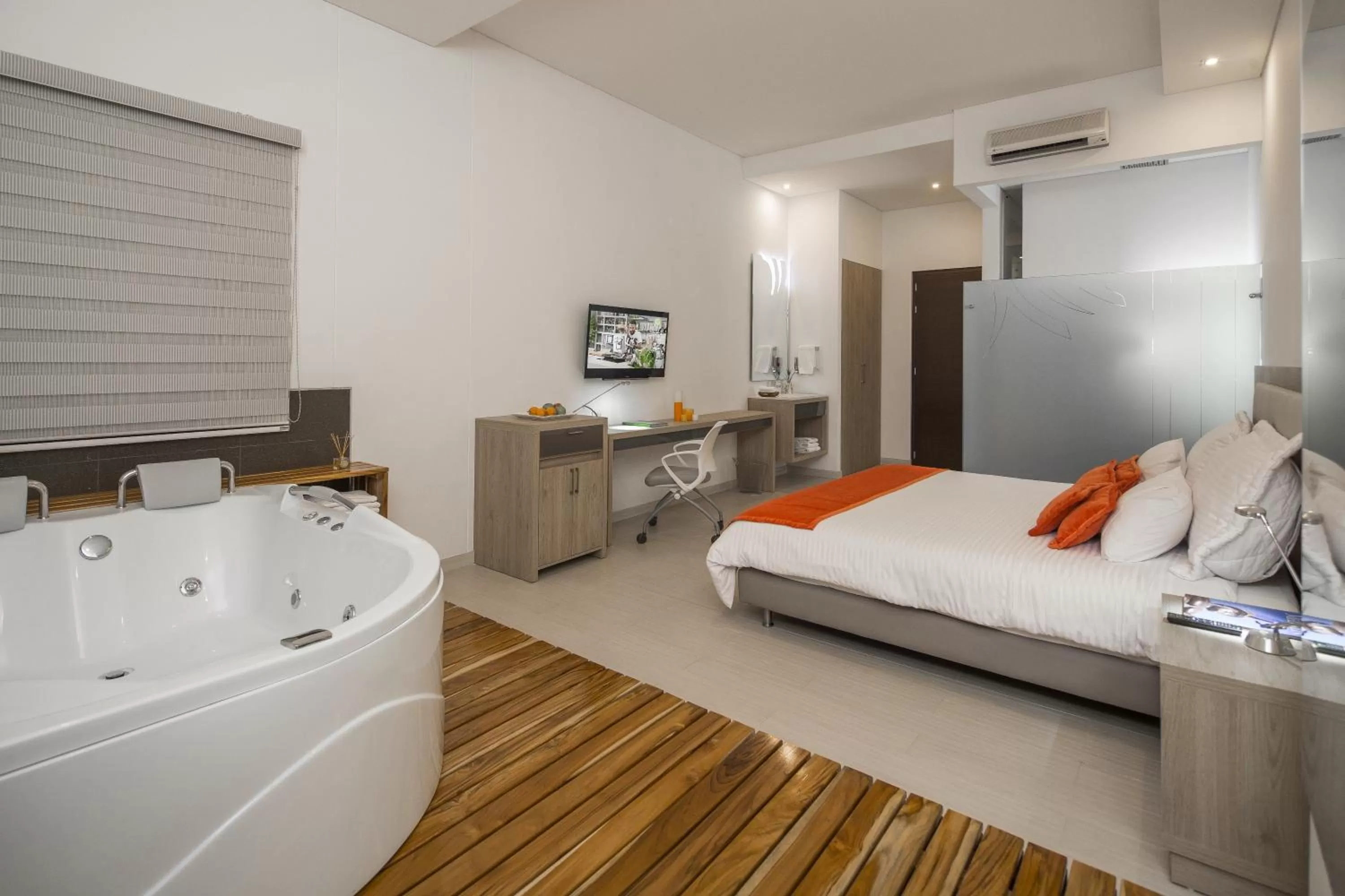 Superior Double Room with Spa Bath in Hotel Dix