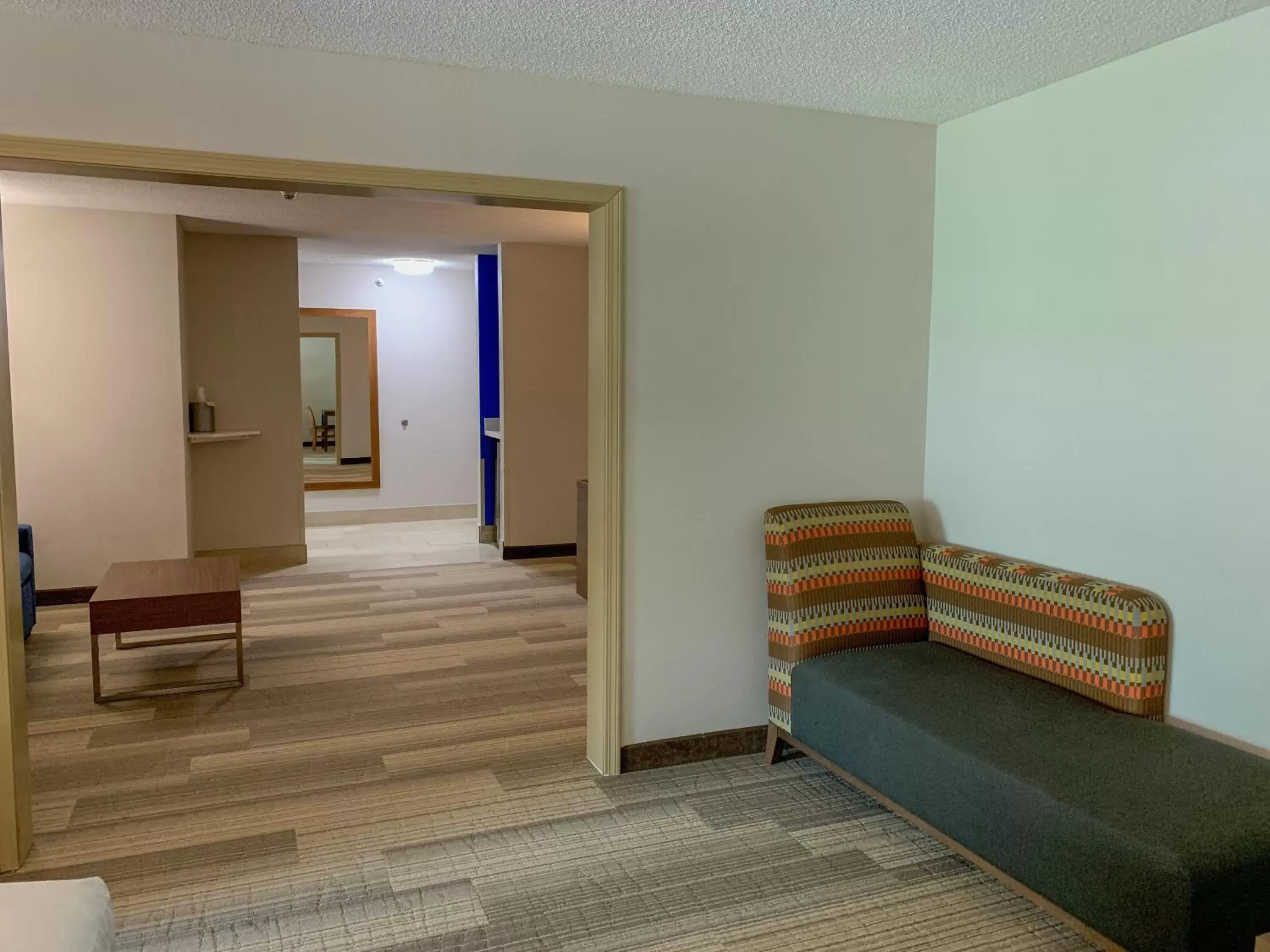 Photo of the whole room, Seating Area in Holiday Inn Express & Suites Lexington Downtown Area-Keeneland, an IHG Hotel