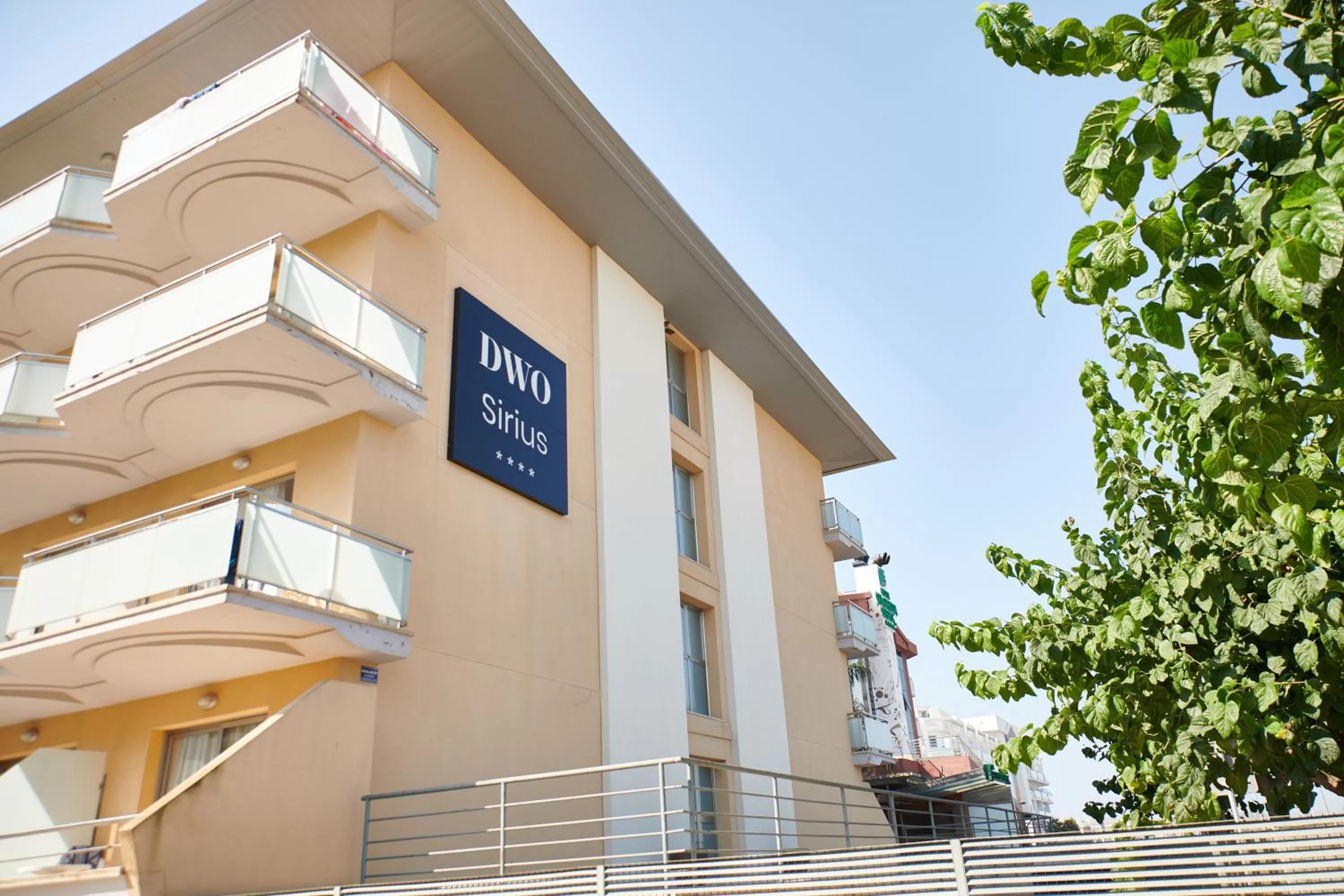 Facade/entrance in DWO Sirius