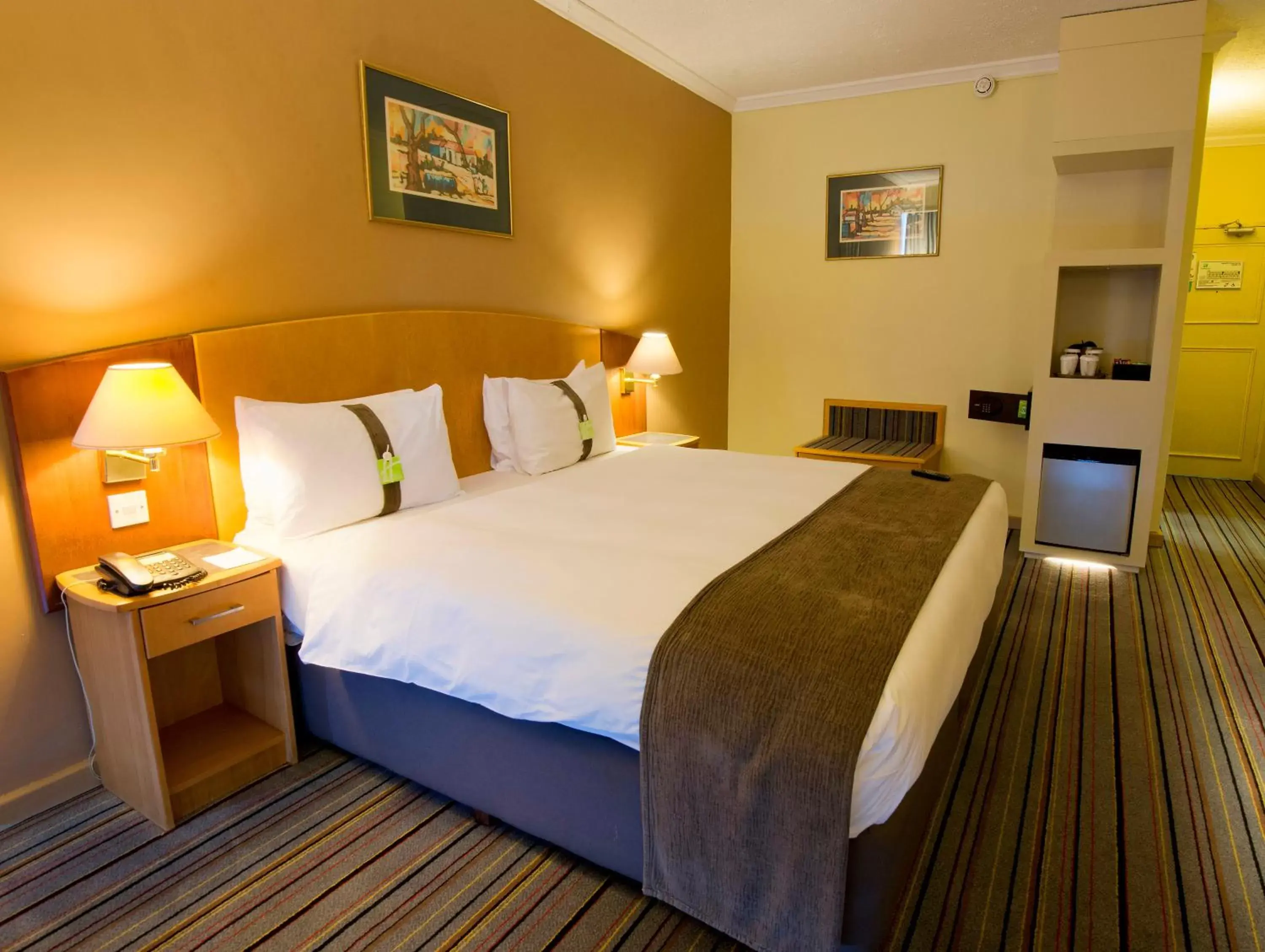 Bedroom, Bed in Holiday Inn - Bulawayo, an IHG Hotel