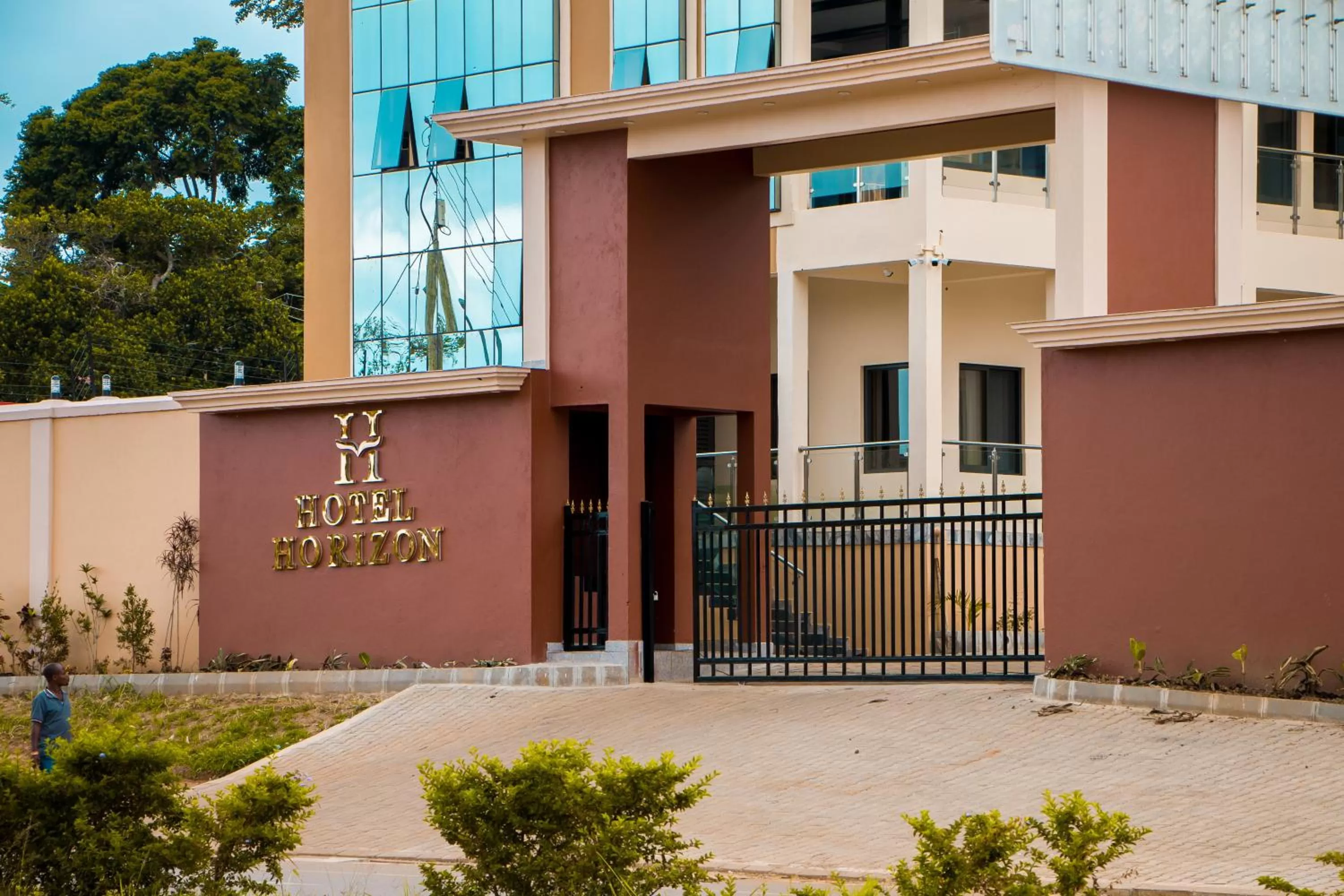 Facade/entrance in Hotel Horizon Entebbe