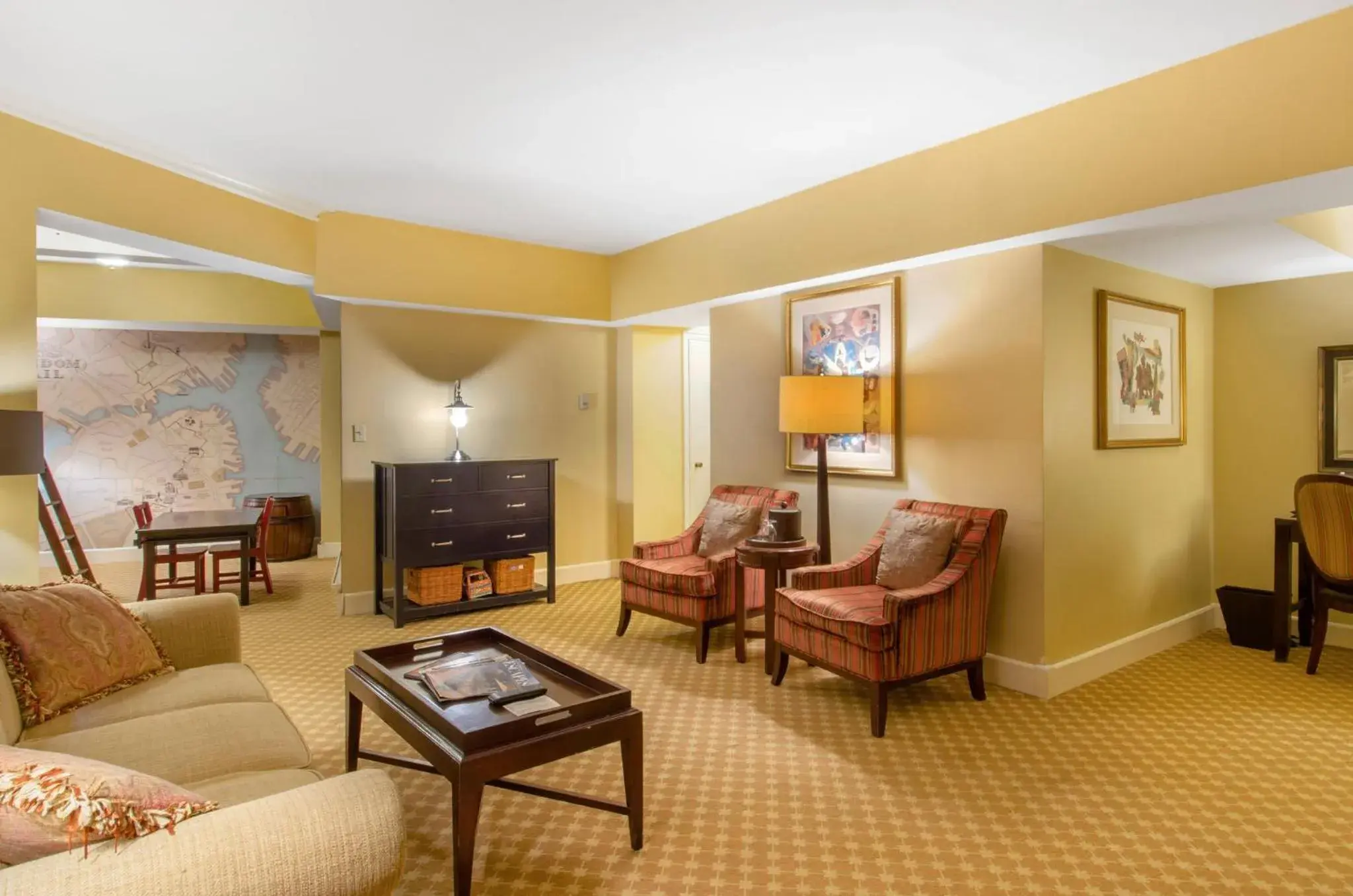 Bedroom, Seating Area in Boston Omni Parker House Hotel